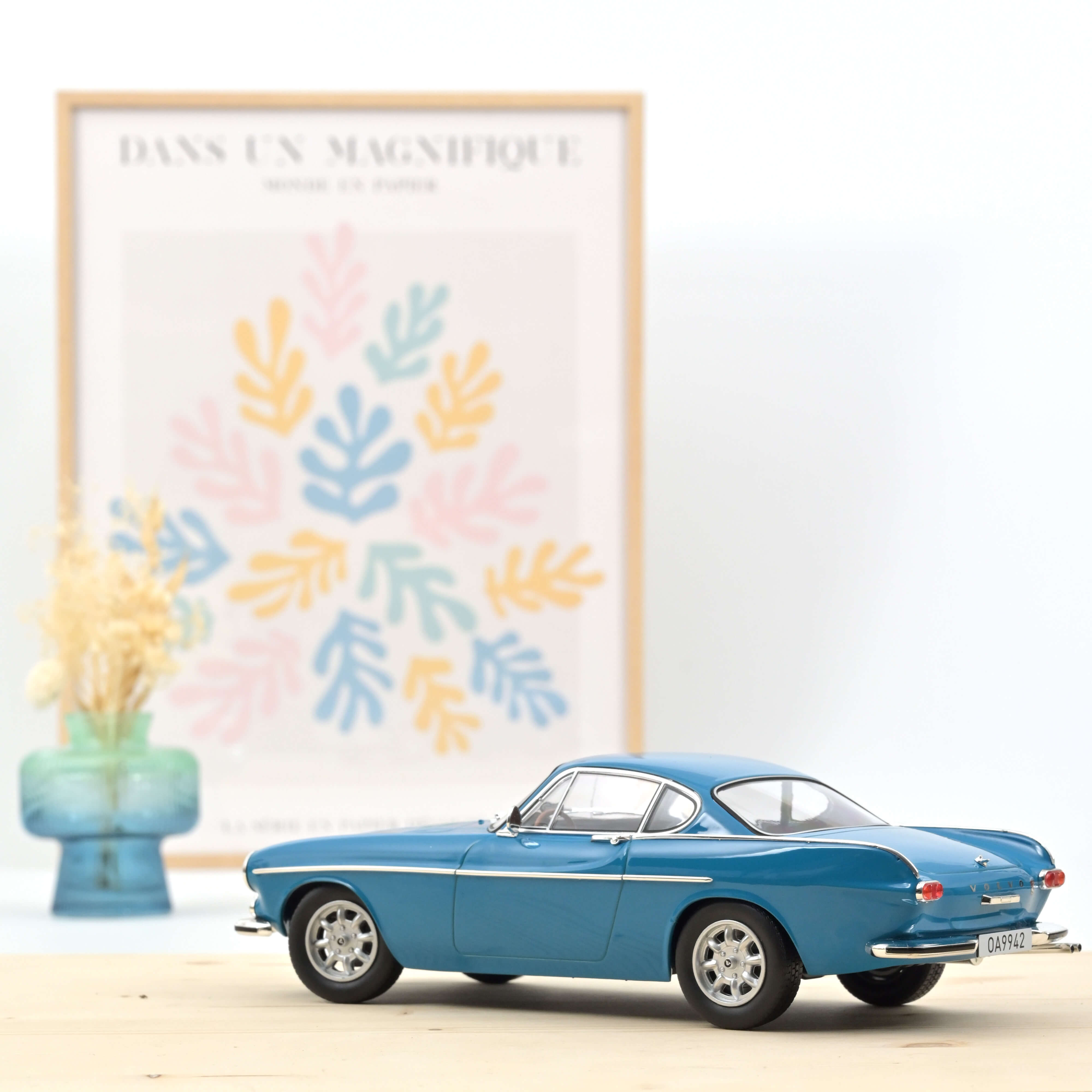 norev-volvo-1800-s-1969-blu-medio-scala-1-18 image 2