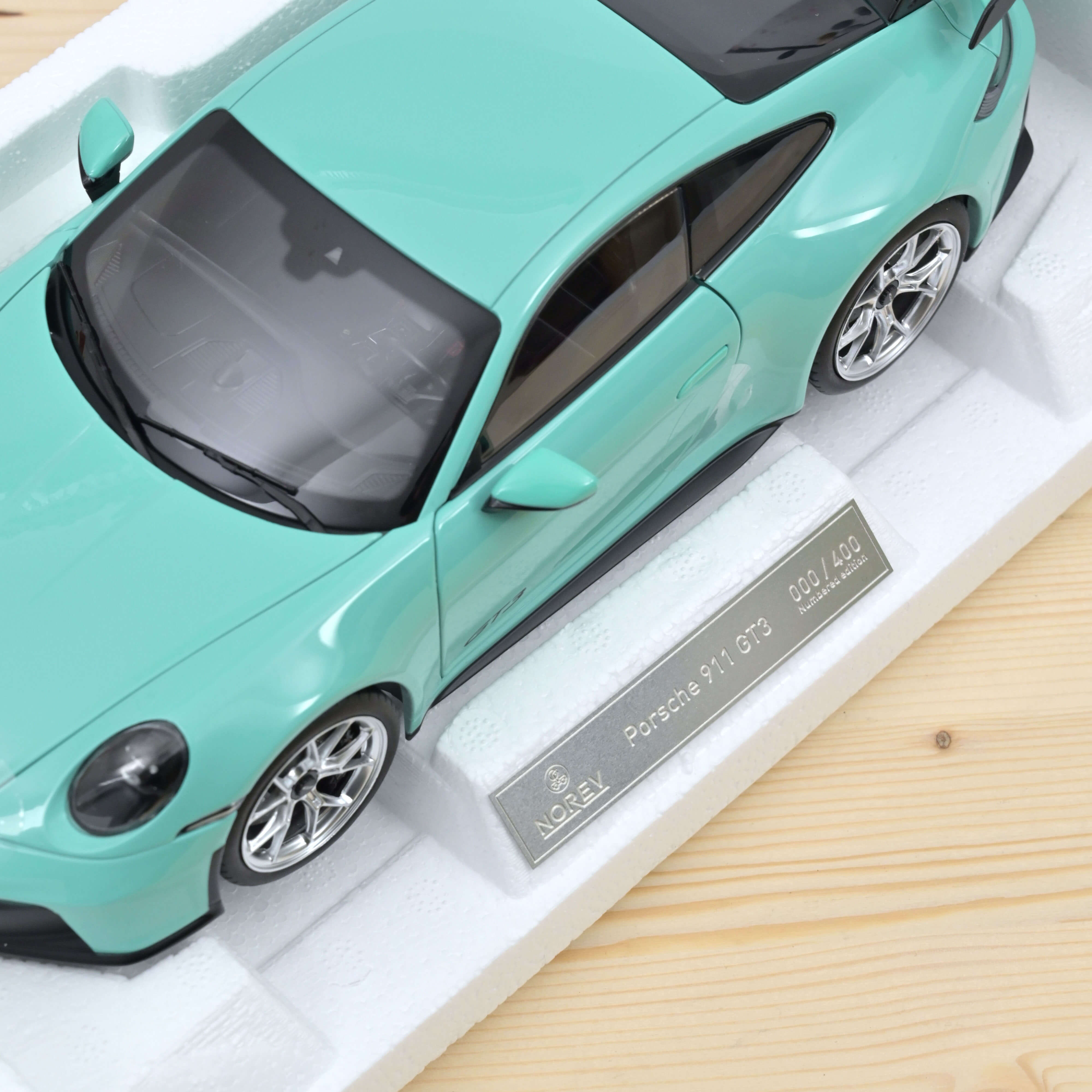 norev-porsche-911-gt3-992-2021-verde-menta-1-18-modellino-auto-400-pezzi image 3