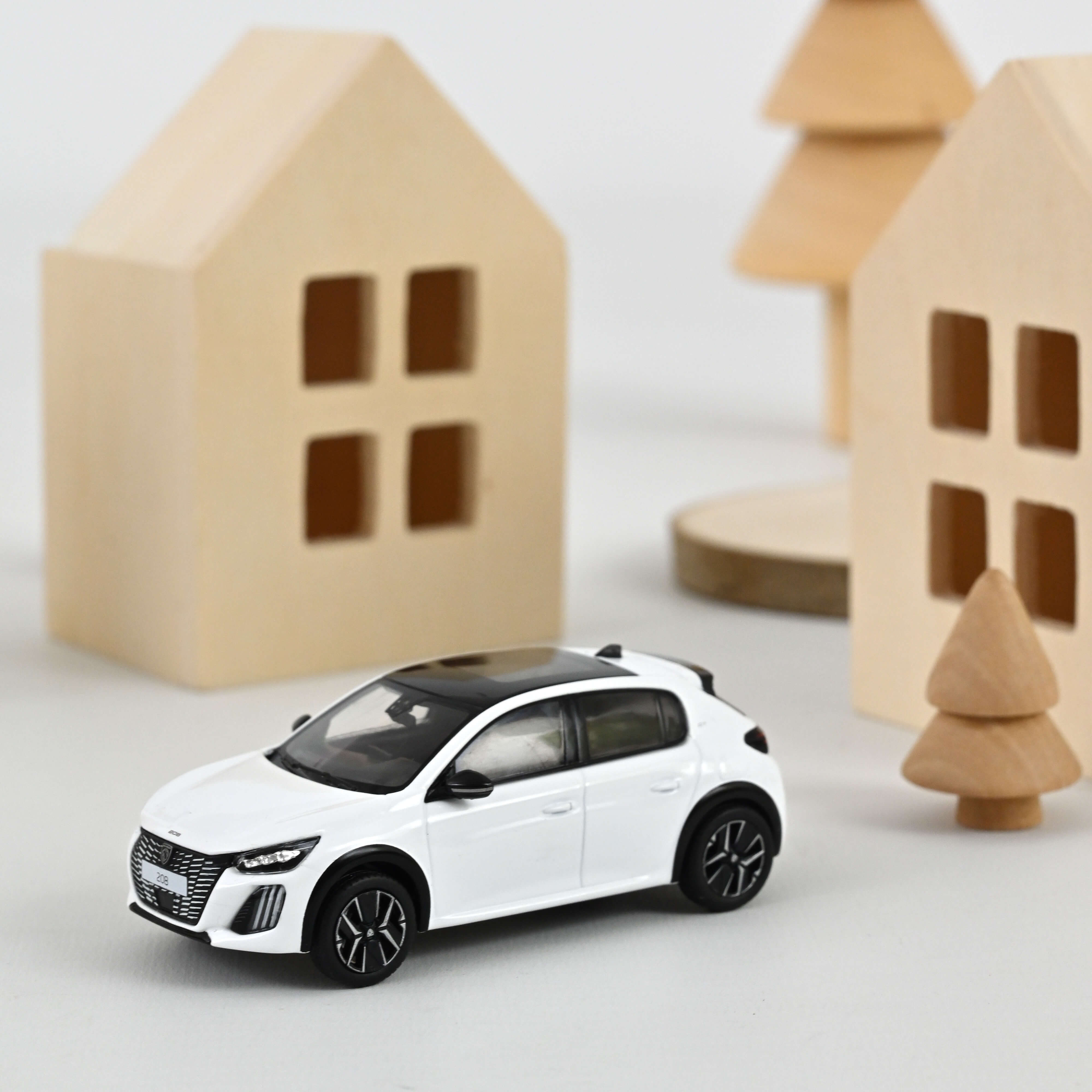 norev-peugeot-208-gt-2024-modellino-die-cast-1-43-bianca image 1