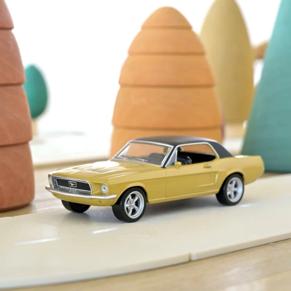 norev-ford-mustang-coupe-1968-gold-interni-neri-1-43-jet-car image 1