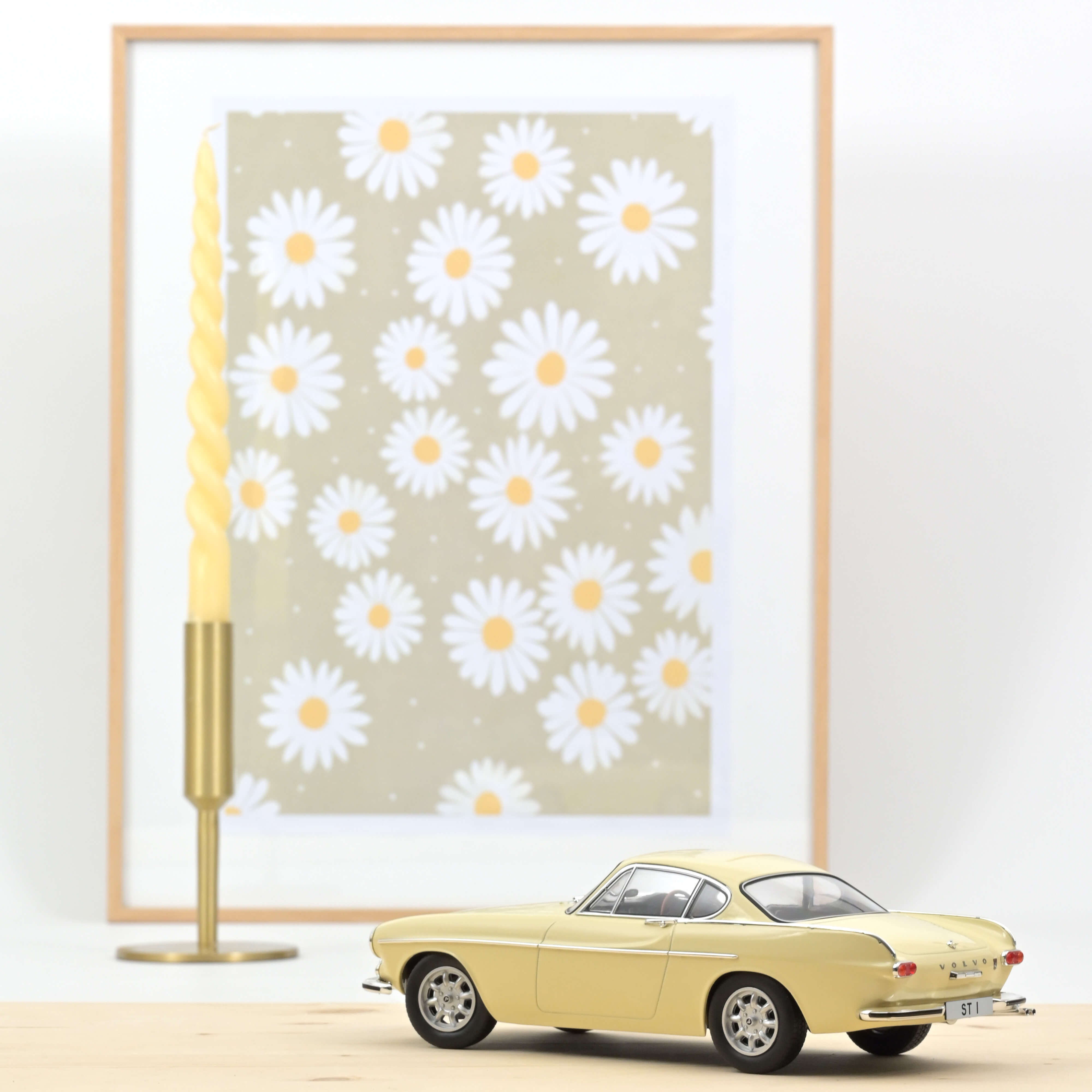 norev-volvo-1800-s-1967-beige-scala-1-18-il-santo-600-pz-campione-di-produzione image 2