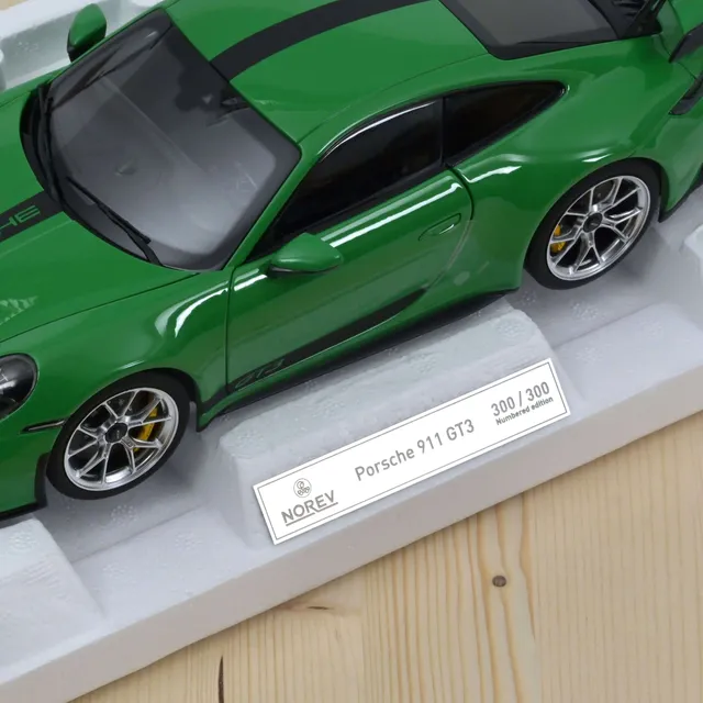 norev-porsche-911-gt3-2021-verde-1-18-edizione-300-pezzi image 1