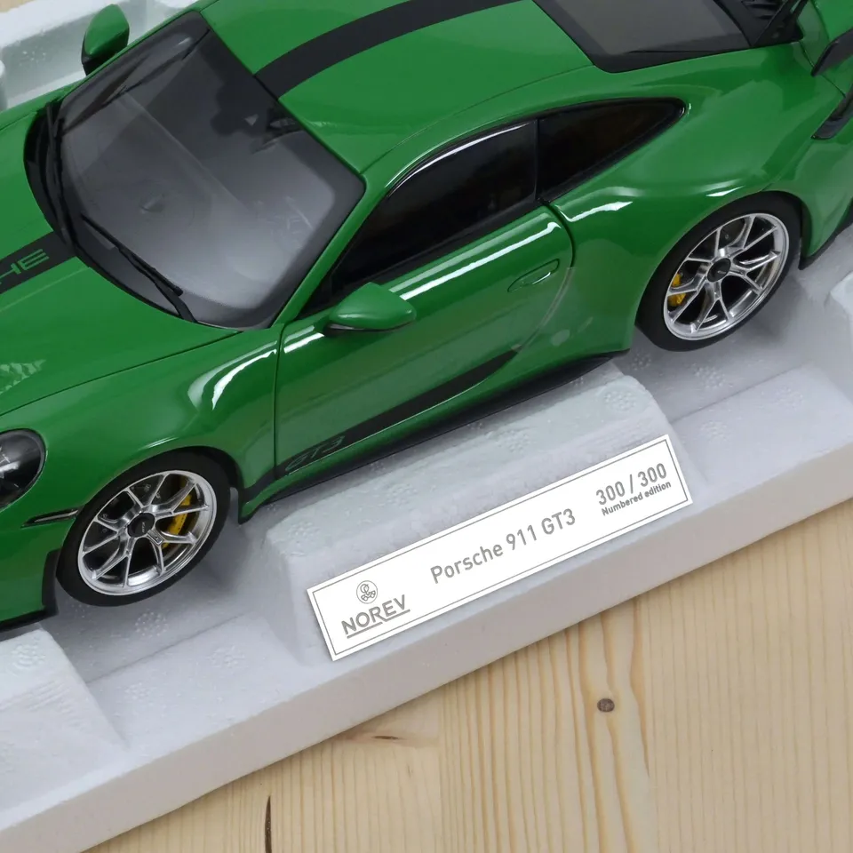 norev-porsche-911-gt3-2021-verde-1-18-edizione-300-pezzi image 1