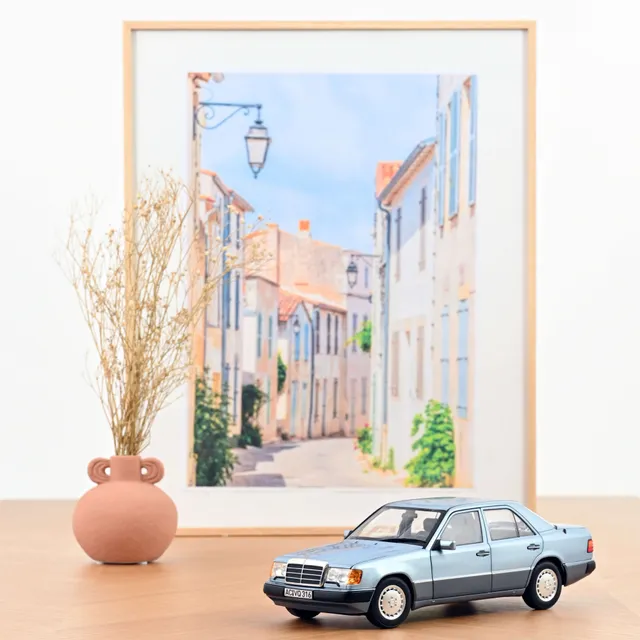 norev-mercedes-benz-230-e-1990-berlina-1-18-blu-chiaro-metallizzato image 1
