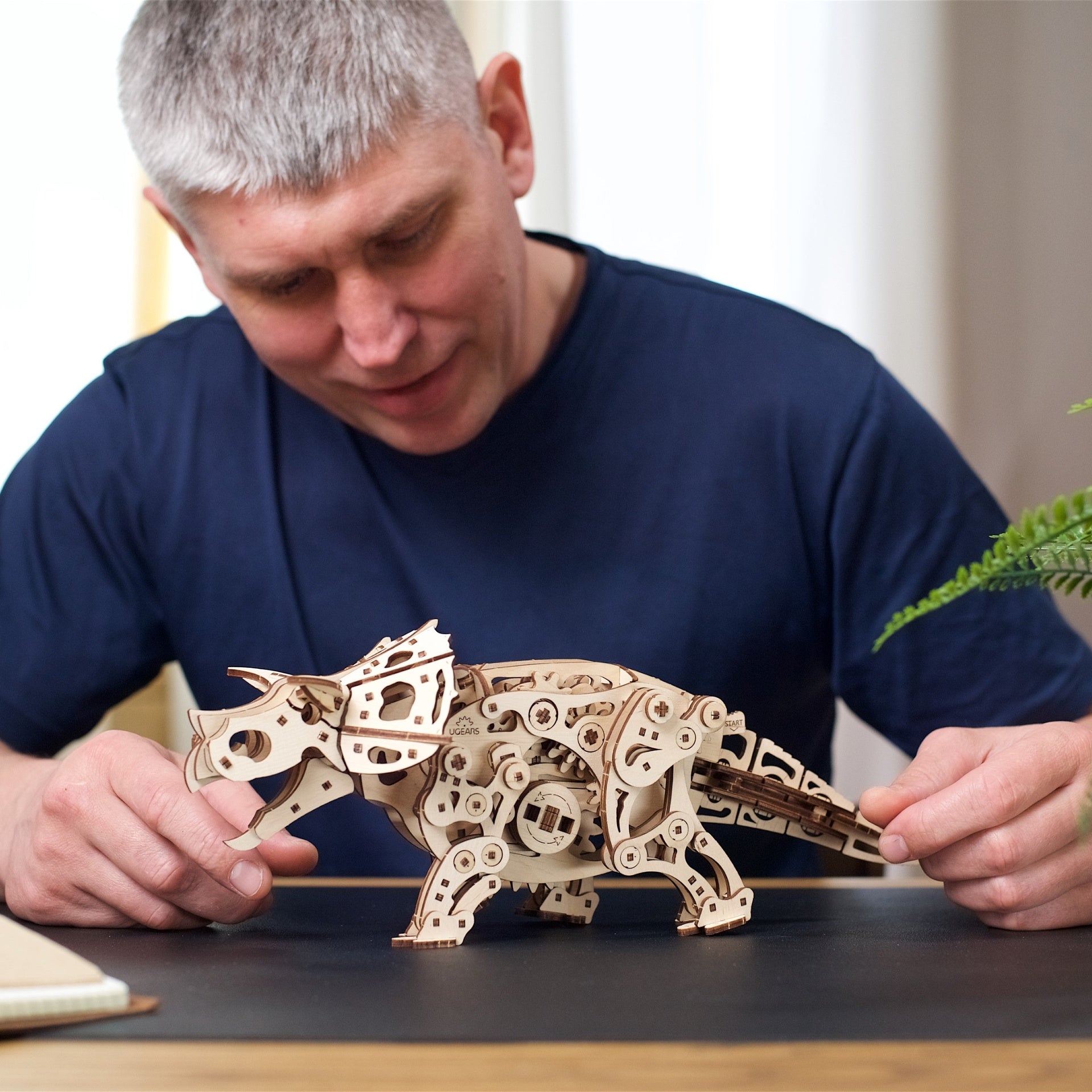 ugears-triceratops-modello-meccanico-in-legno-3d-da-costruire image 7