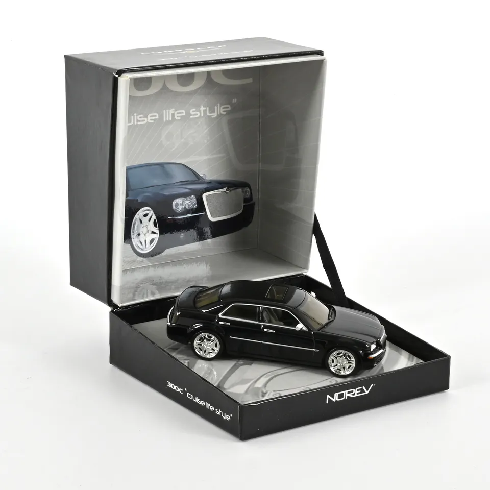 norev-chrysler-300-c-cruise-life-style-1-43-modellino-auto-die-cast image 1