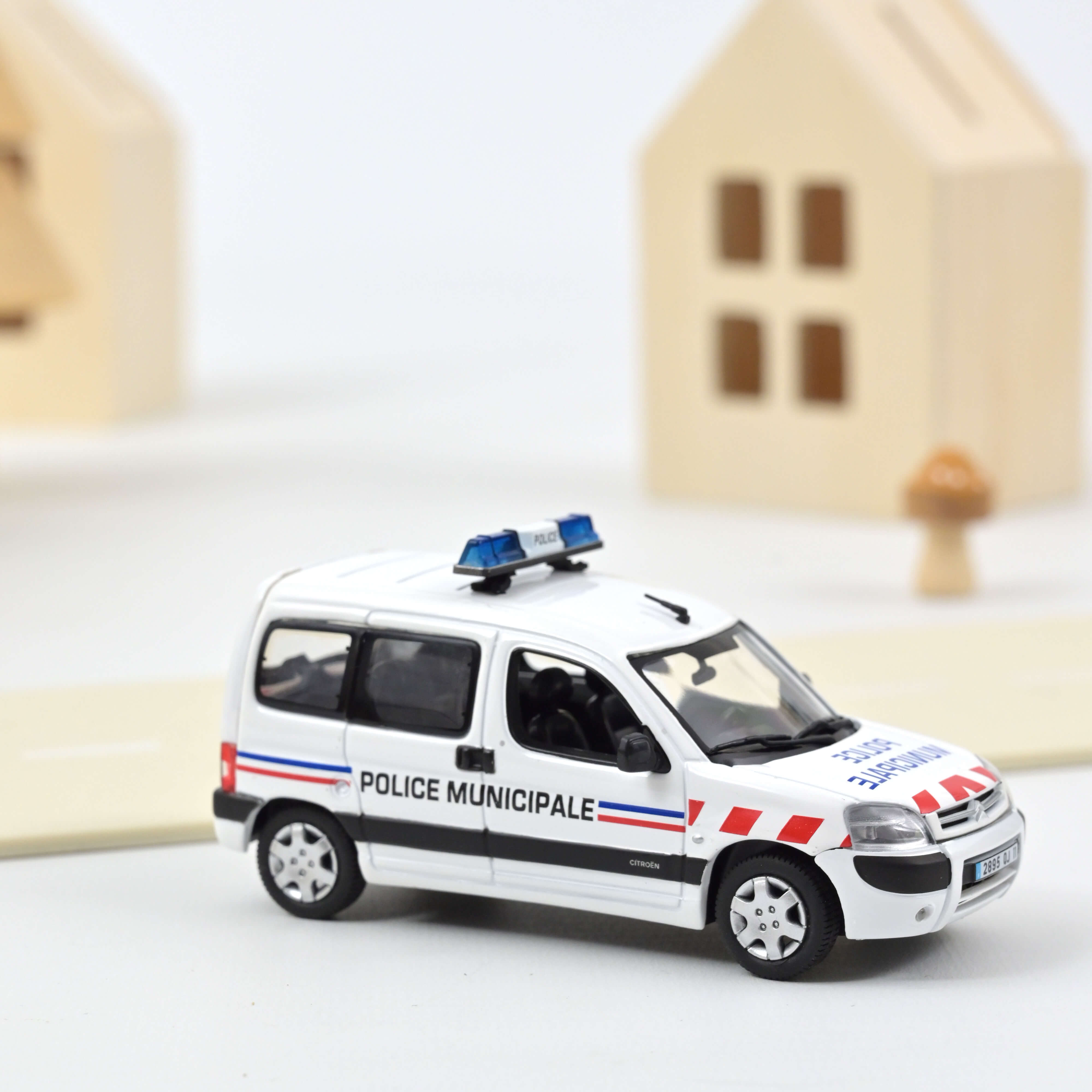 norev-citro-n-berlingo-2004-police-municipale-modellino-furgone-1-43 image 1