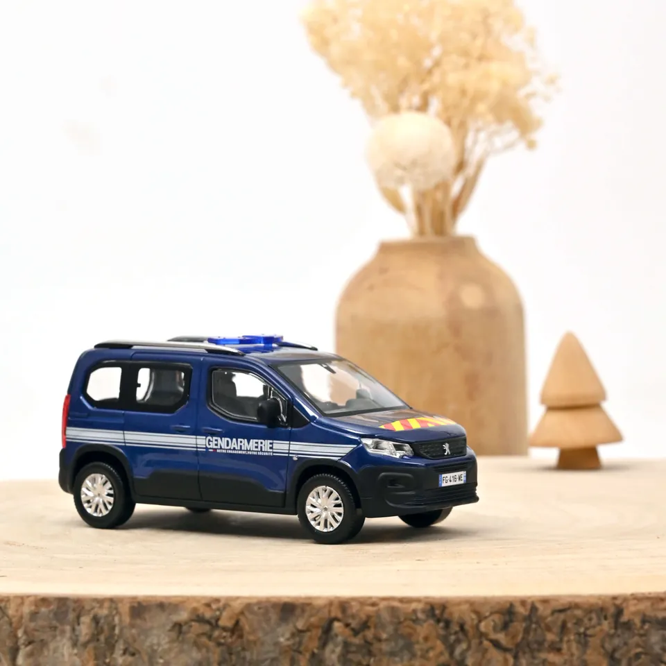 norev-peugeot-rifter-2019-gendarmerie-outremer-modellino-1-43-plastigam image 1