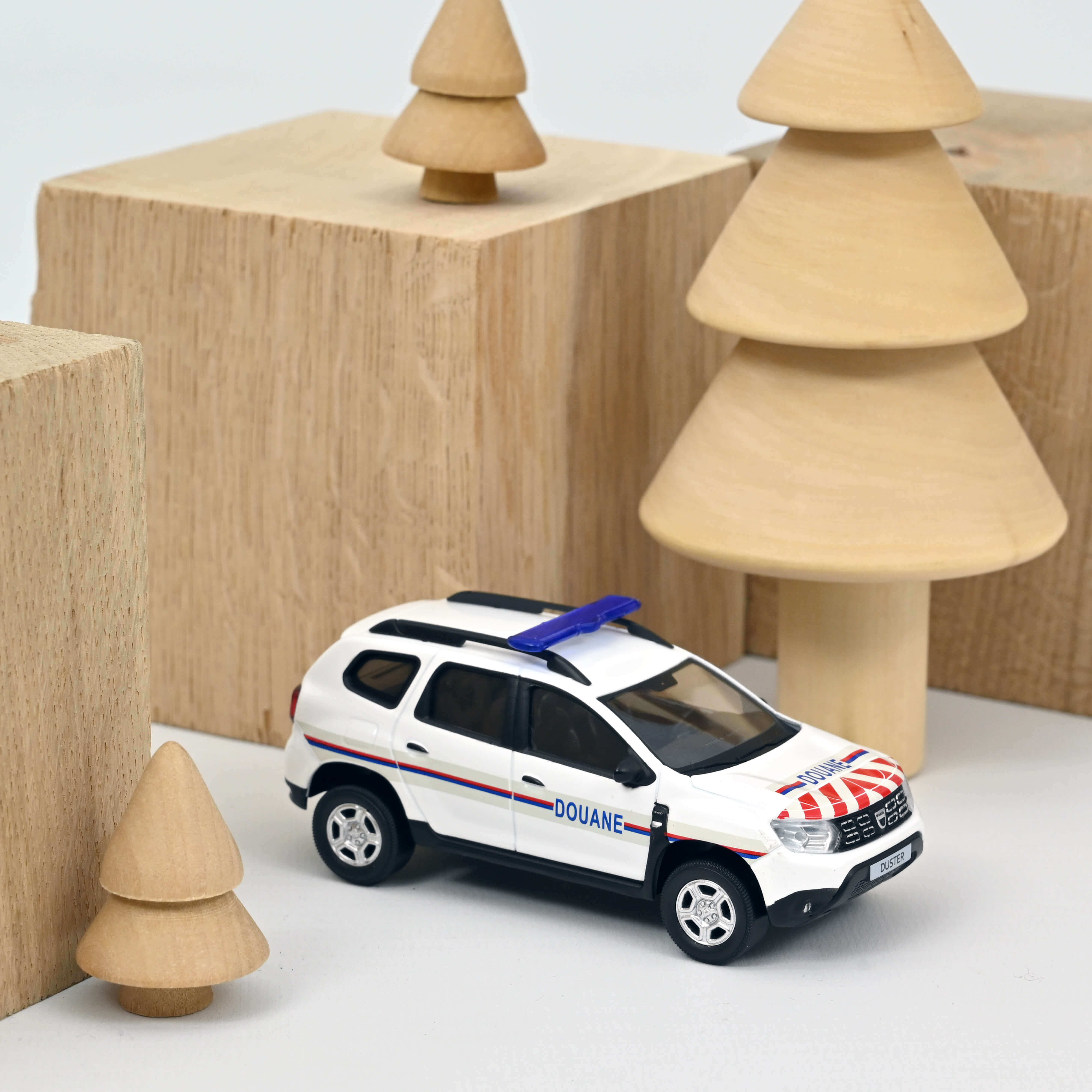 norev-dacia-duster-2019-douanes-1-43-modellino-auto-di-servizio image 1
