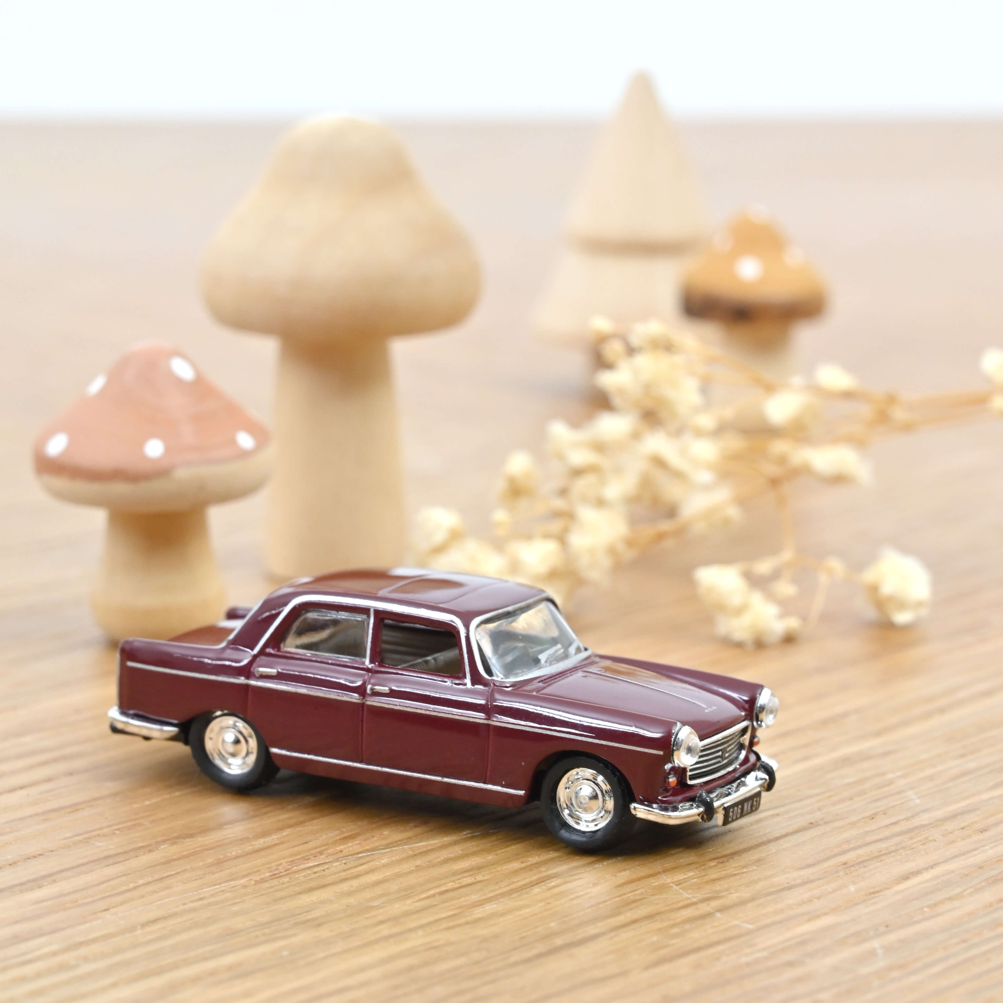 norev-peugeot-404-1968-marrone-algue-brune-1-87 image 1