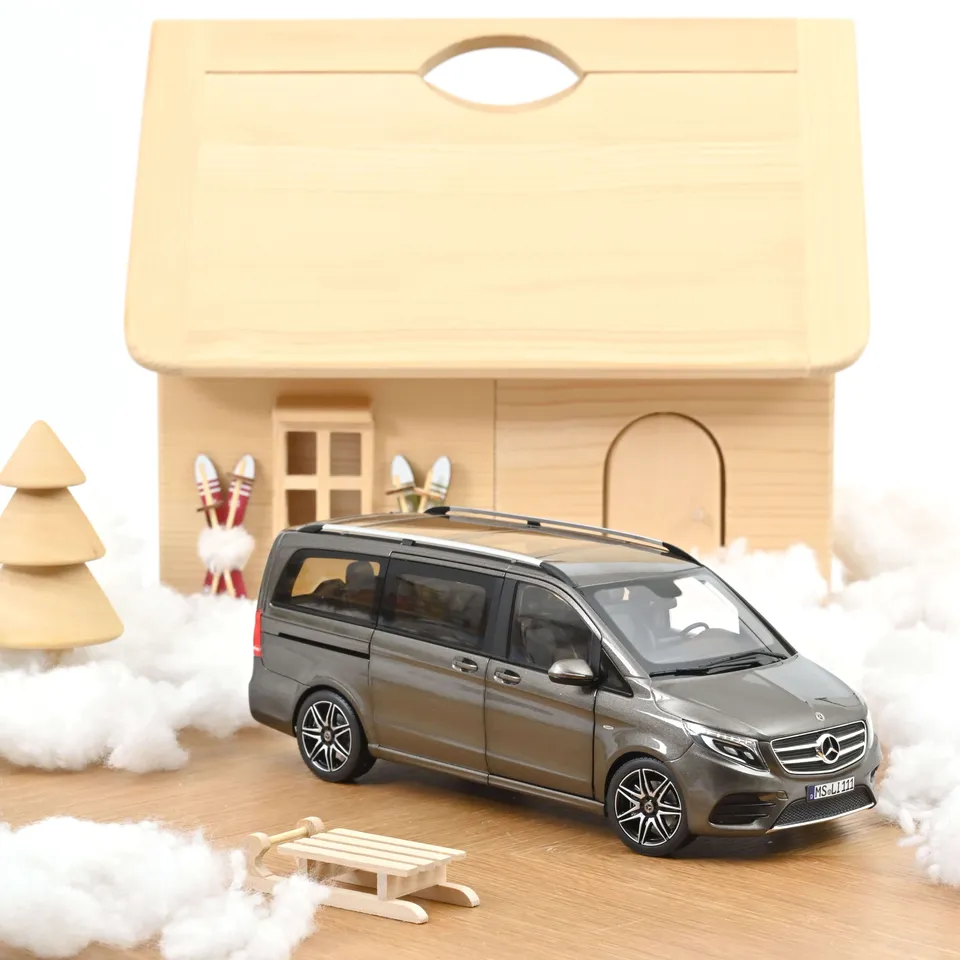 norev-mercedes-benz-classe-v-amg-line-2018-gris-indium-1-18-modellino image 1