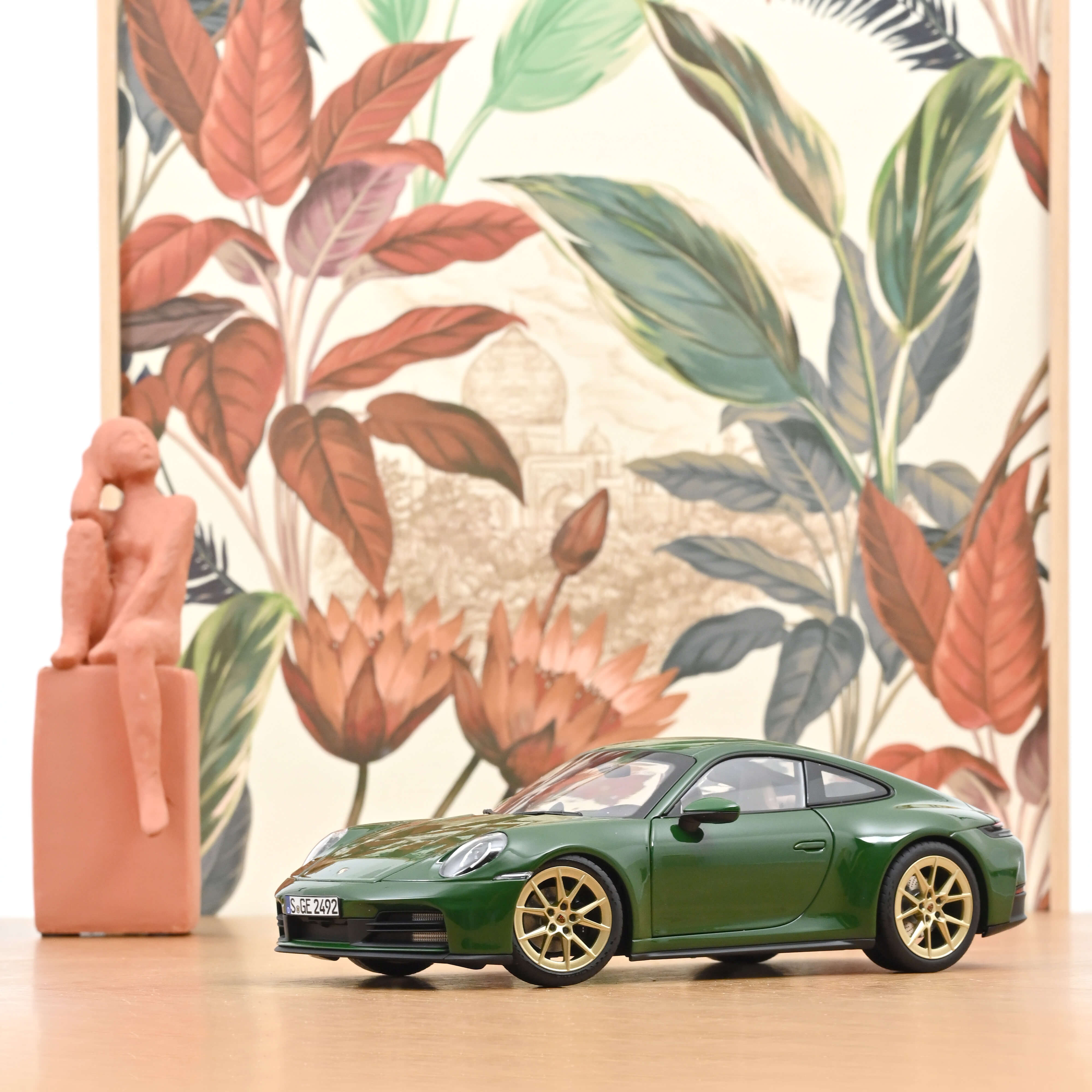 norev-porsche-911-carrera-2025-verde-irlandese-1-18-edizione-limitata-200-pezzi image 1