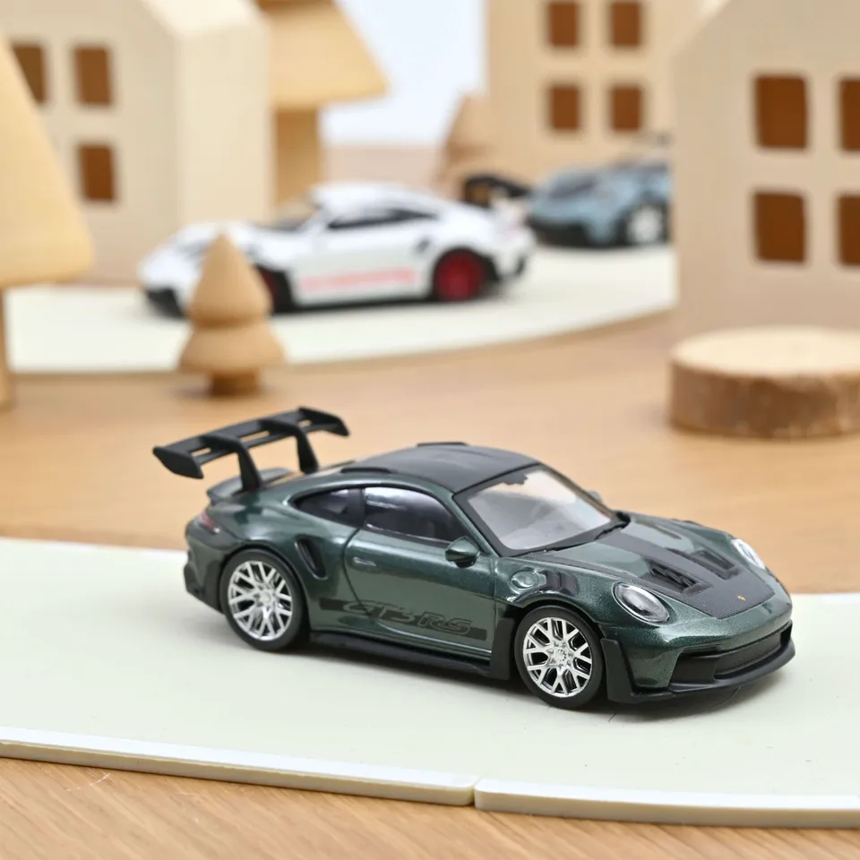 norev-porsche-911-gt3-rs-2022-modellino-auto-1-43-verde-malachite-pack-weissach image 1