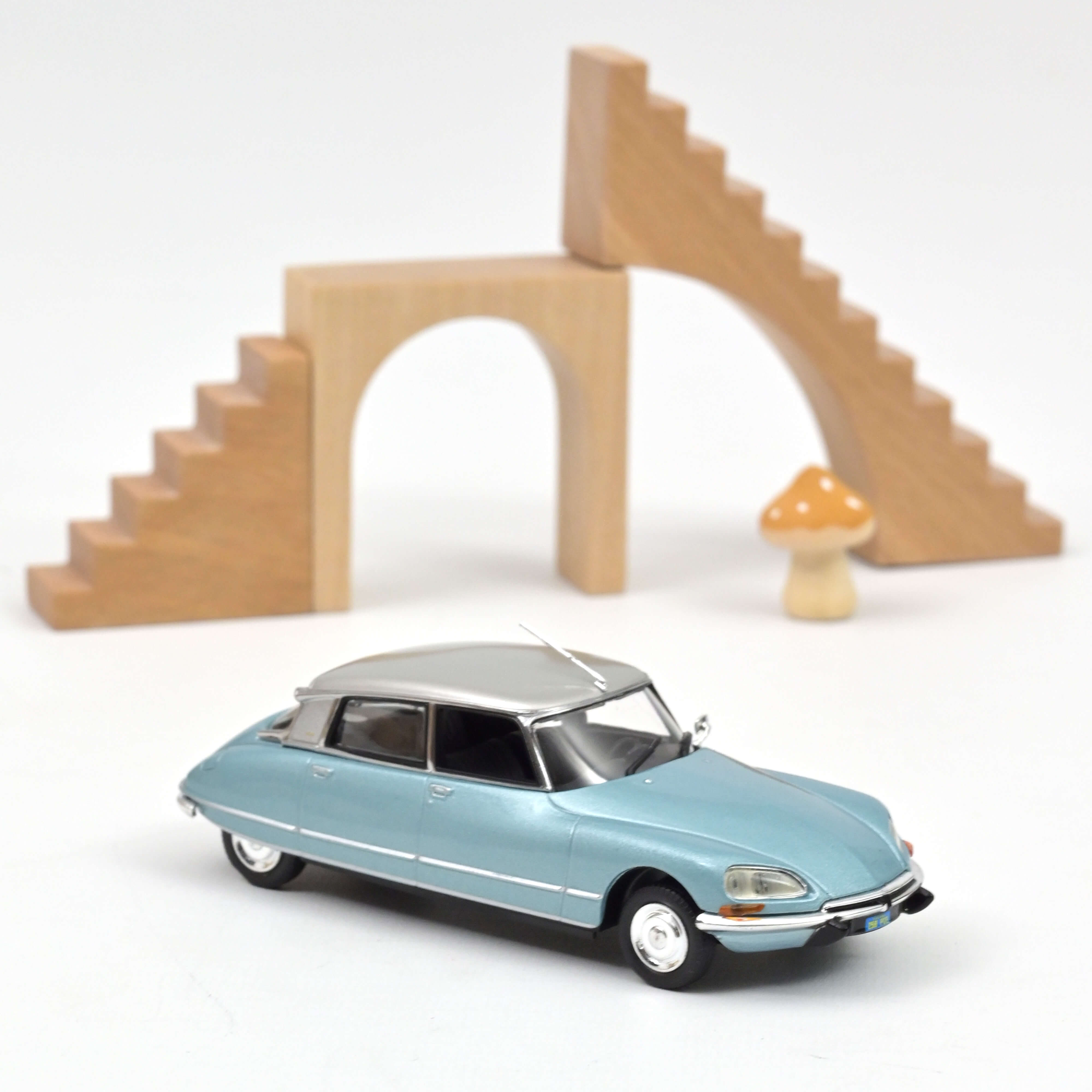 norev-citro-n-ds-23-pallas-1973-blu-metallizzato-e-argento-modellino-auto-1-43 image 1