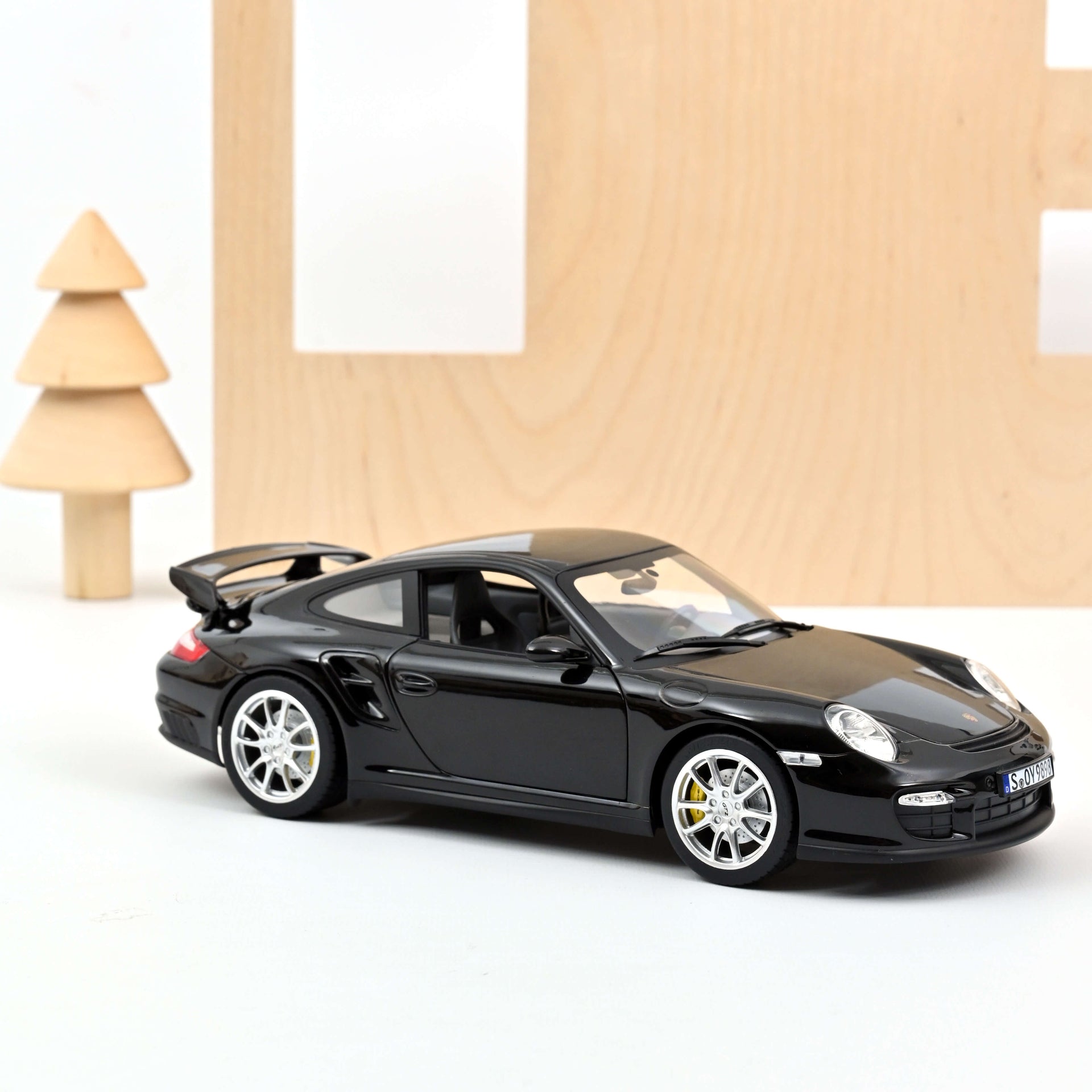 norev-porsche-911-gt2-2010-black-automodello-1-18 image 1