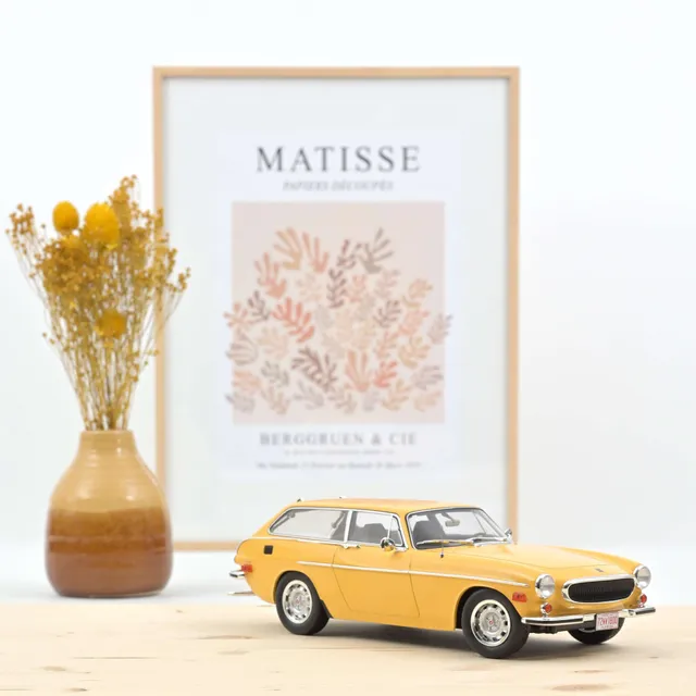 norev-volvo-1800-es-us-version-1972-giallo-sole-1-18-edizione-limitata-400-pezzi image 1