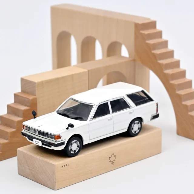 norev-nissan-cedric-van-deluxe-1995-modellino-auto-1-43-bianco-3 image 1