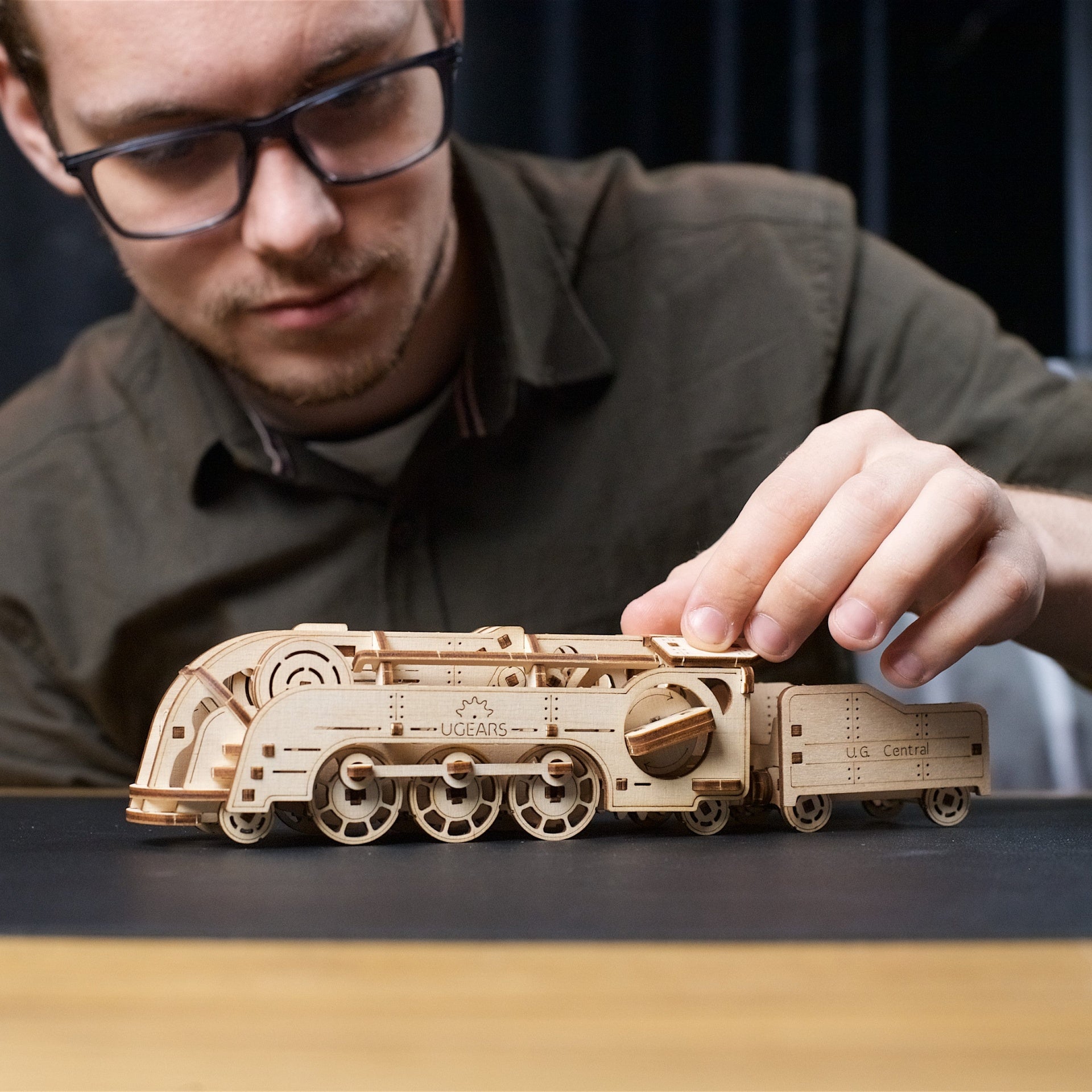 ugears-mini-locomotive-con-tender-trenino-meccanico-a-elastico-u-mini image 7