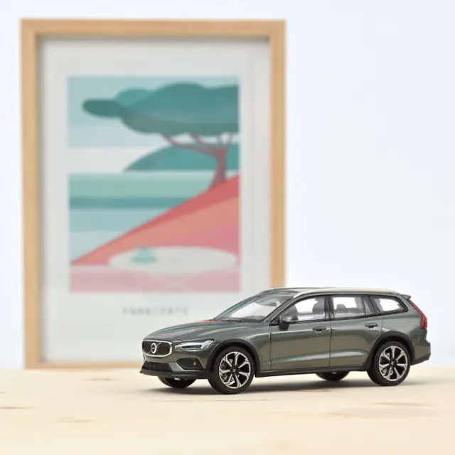 norev-volvo-v60-cross-country-2019-grigio-pine-metallizzato-1-43-2 image 1