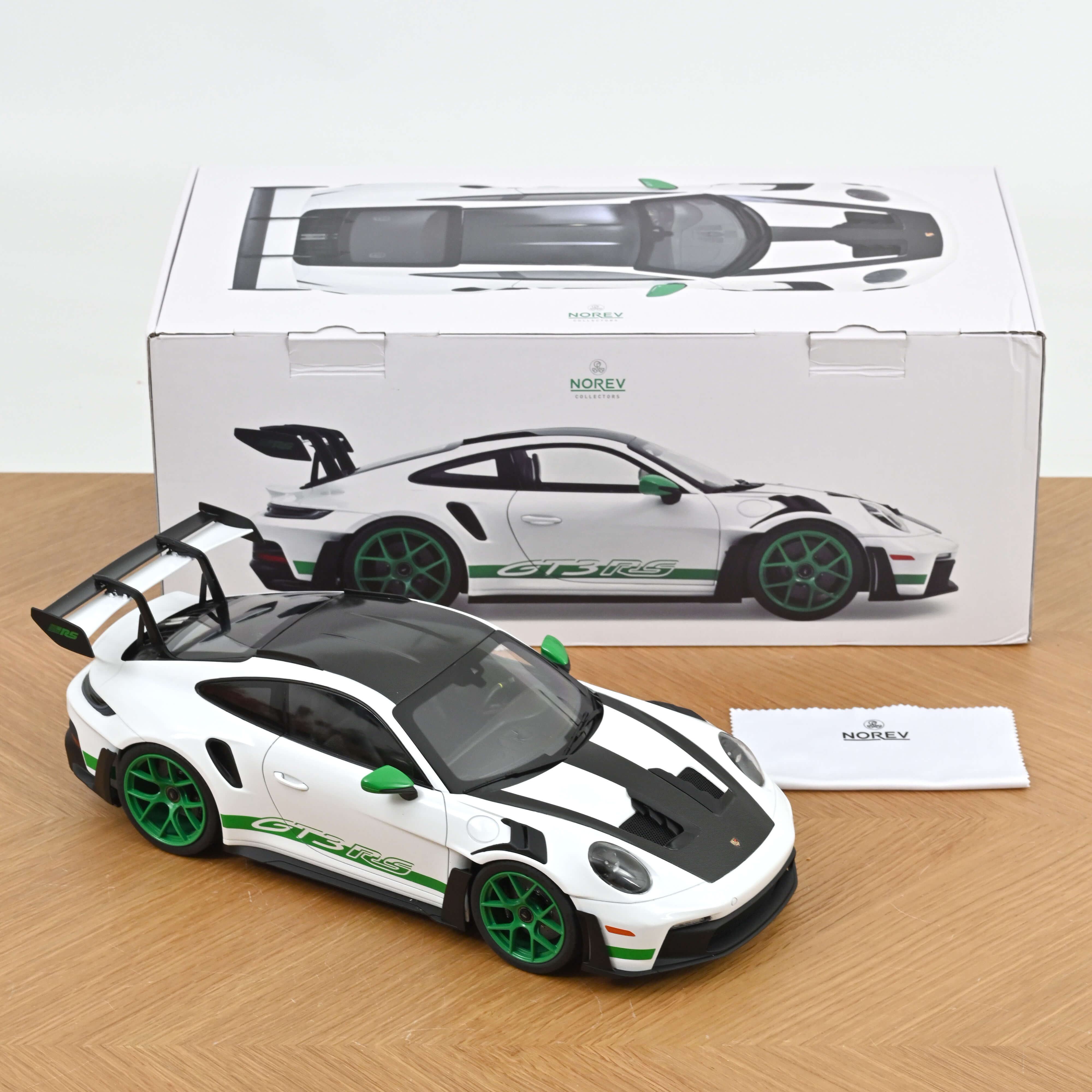 norev-porsche-911-gt3-rs-tribute-to-carrera-rs-2022-bianco-verde-python-1-12 image 5