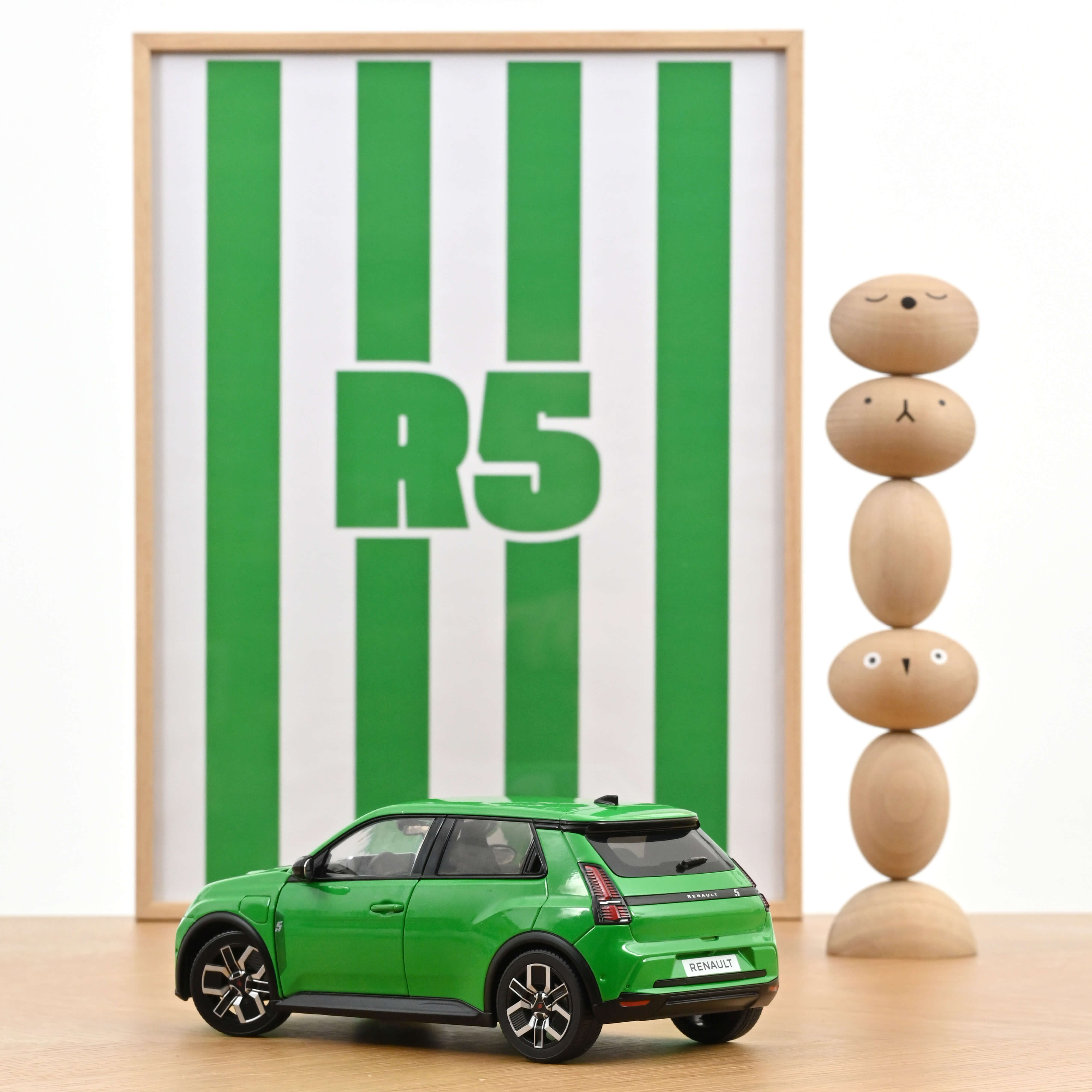 norev-renault-5-e-tech-electric-2024-modellino-auto-1-18-verde-pop-techno-200-pz image 3