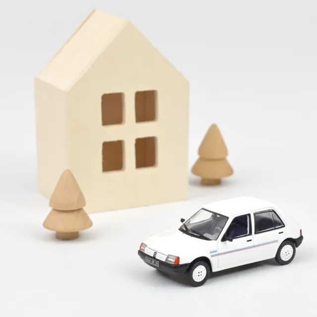 norev-peugeot-205-junior-1988-modellino-auto-1-43-bianco-2 image 1