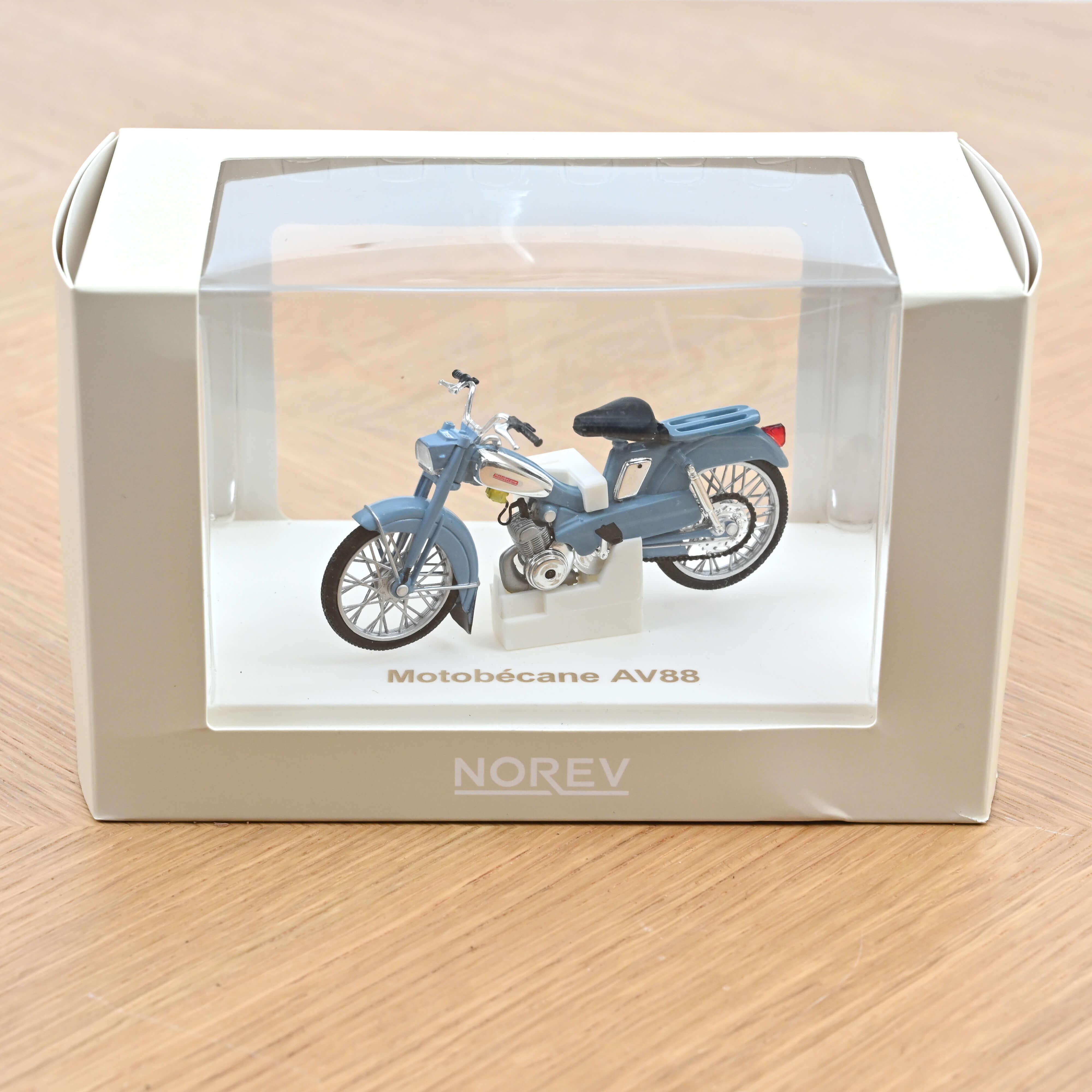 norev-mobylette-motob-cane-av88-1976-bleu-1-18-modellino-ciclomotore-d-epoca image 2