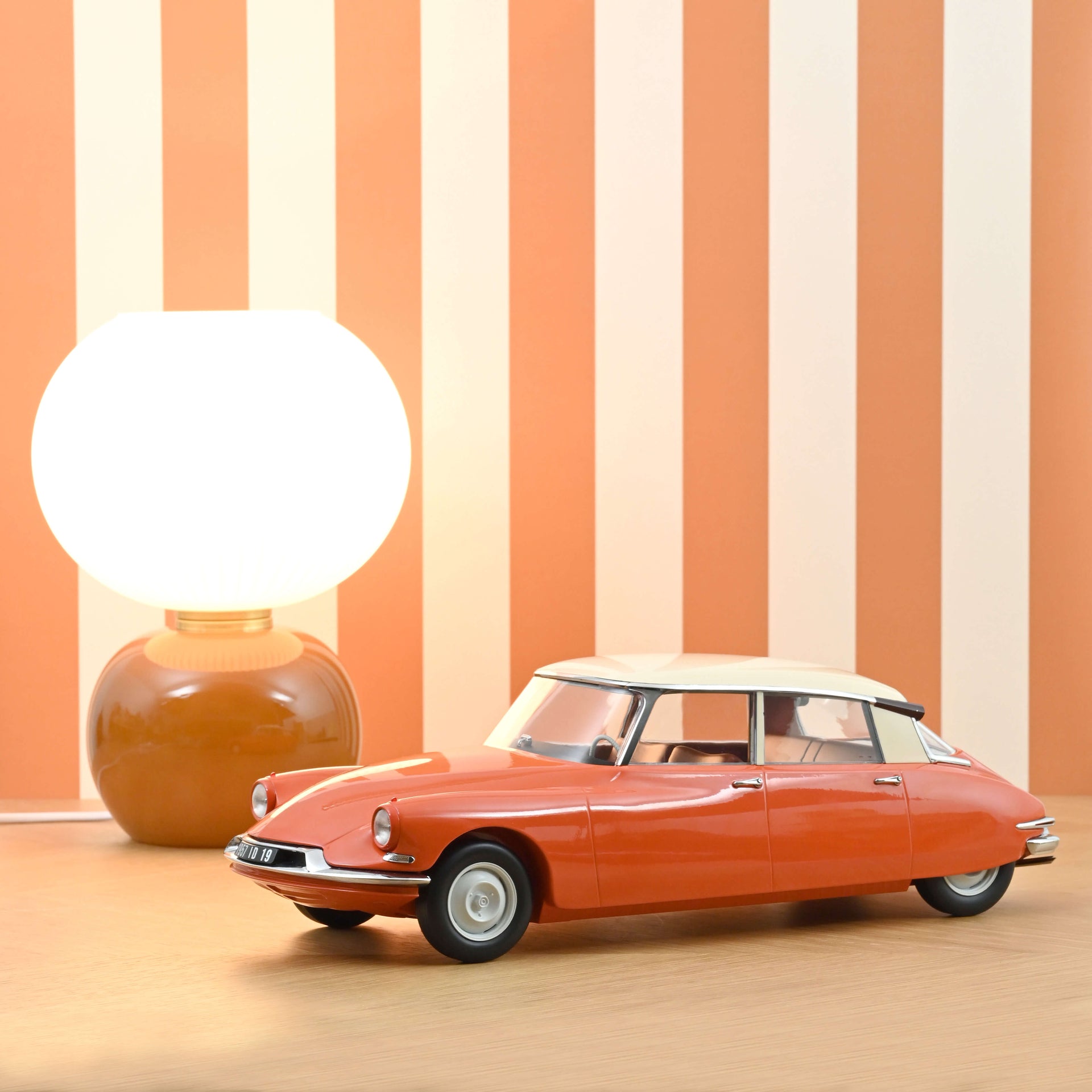 norev-citro-n-id-19-1957-modellino-auto-1-12-capucine-orange-and-cream image 1