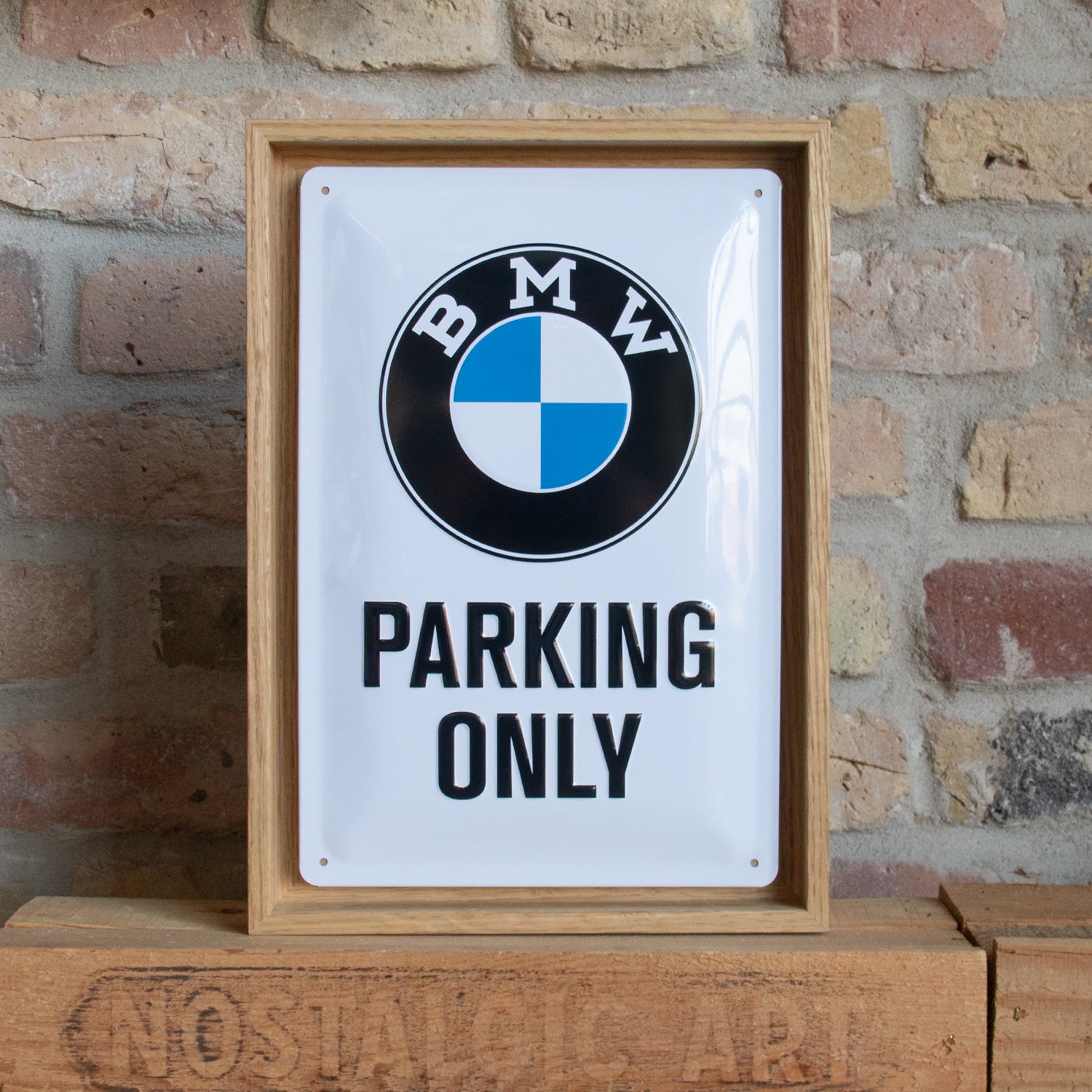 nostalgic-art-bmw-parking-only-white-targa-in-metallo-con-cornice-n-frame-m image 3