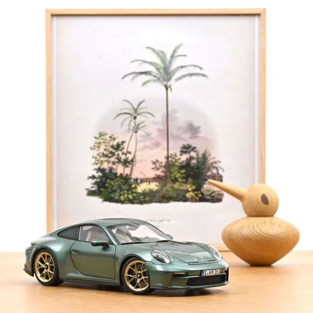 norev-porsche-911-gt3-con-pack-touring-2021-verde-malachite-1-18 image 1