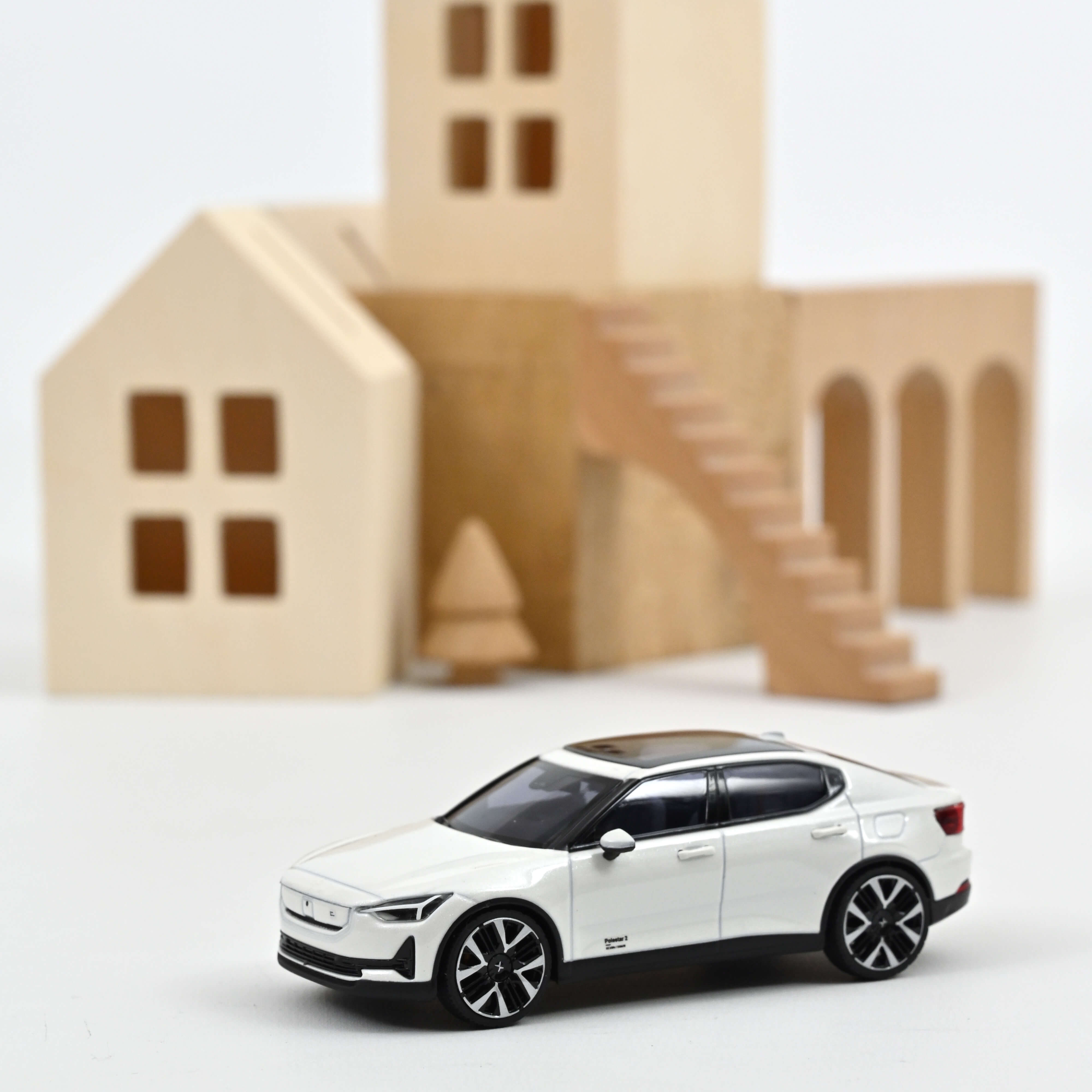 norev-polestar-2-2024-snow-magnesium-1-43 image 1