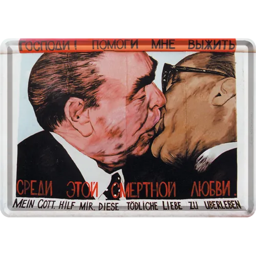 nostalgic-art-bruderkuss-berlino-metal-card-in-latta-10x14-cm image 1