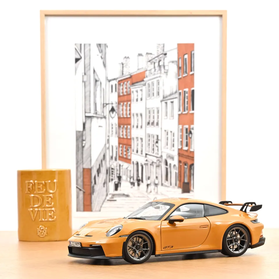 norev-porsche-911-gt3-2021-giallo-bahama-1-18 image 1