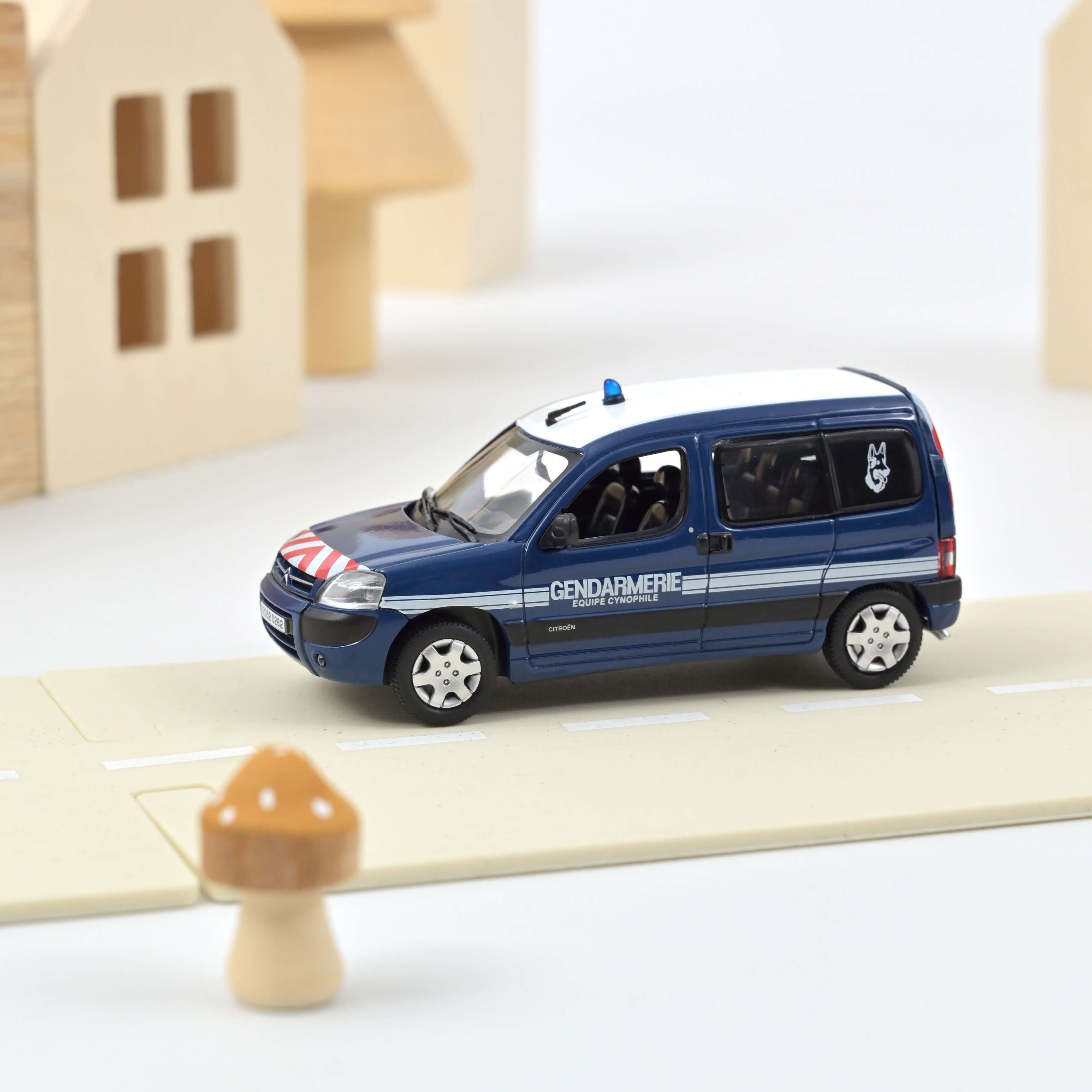 norev-citro-n-berlingo-2005-gendarmerie-equipe-cynophile-plastigam-1-43 image 1