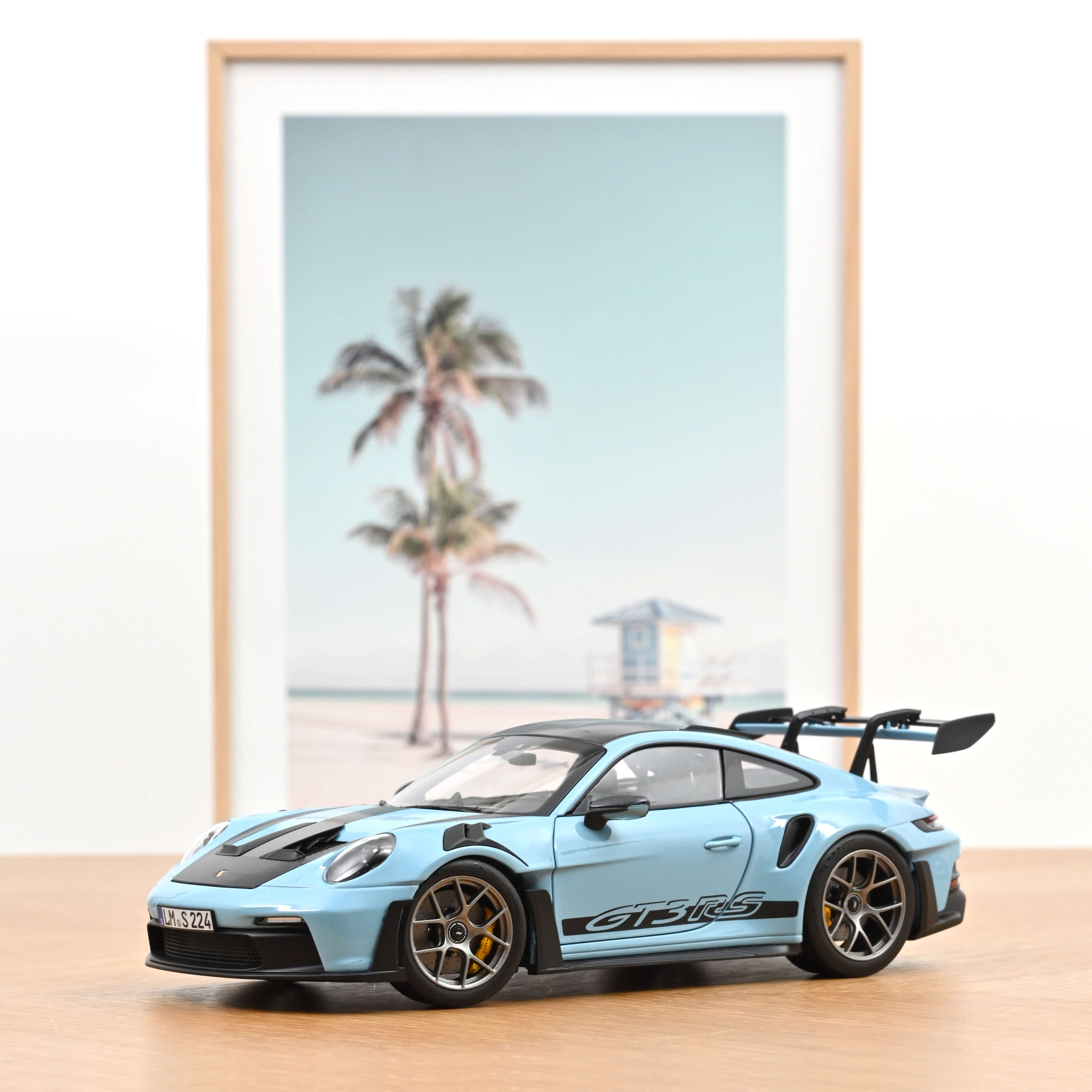 norev-porsche-911-gt3-rs-pack-weissach-2022-blu-gulf-1-18 image 1