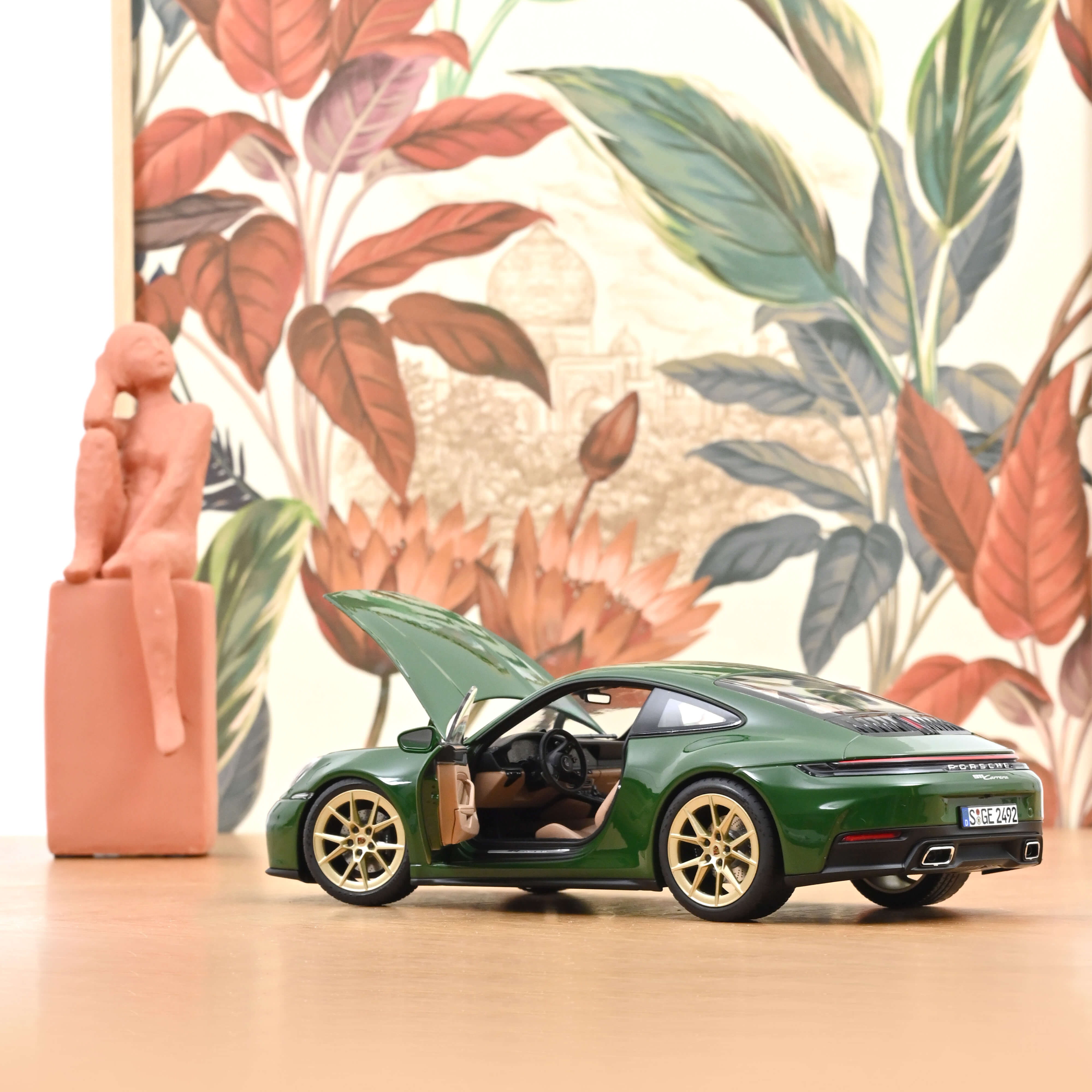 norev-porsche-911-carrera-2025-verde-irlandese-1-18-edizione-limitata-200-pezzi image 2