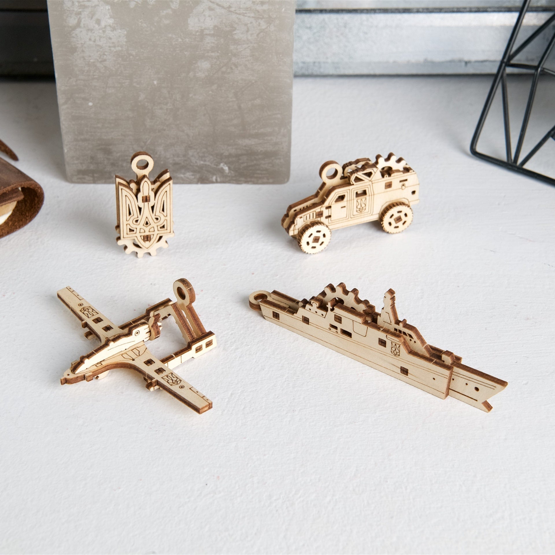 ugears-fidgets-invincibility-set-4-mini-modellini-in-legno image 2