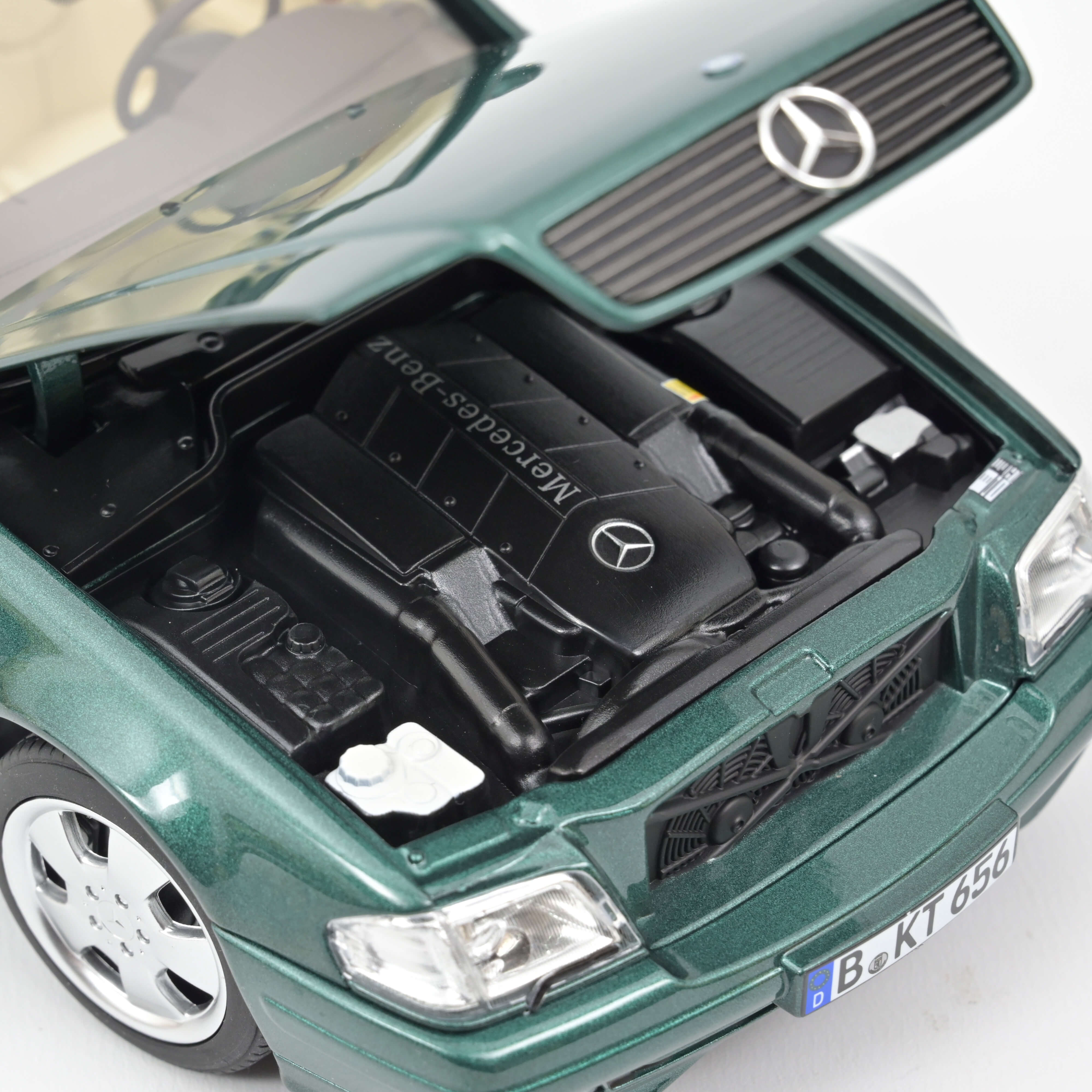 norev-mercedes-benz-sl-500-1999-modellino-youngtimer-1-18-verde-metallizzato image 3