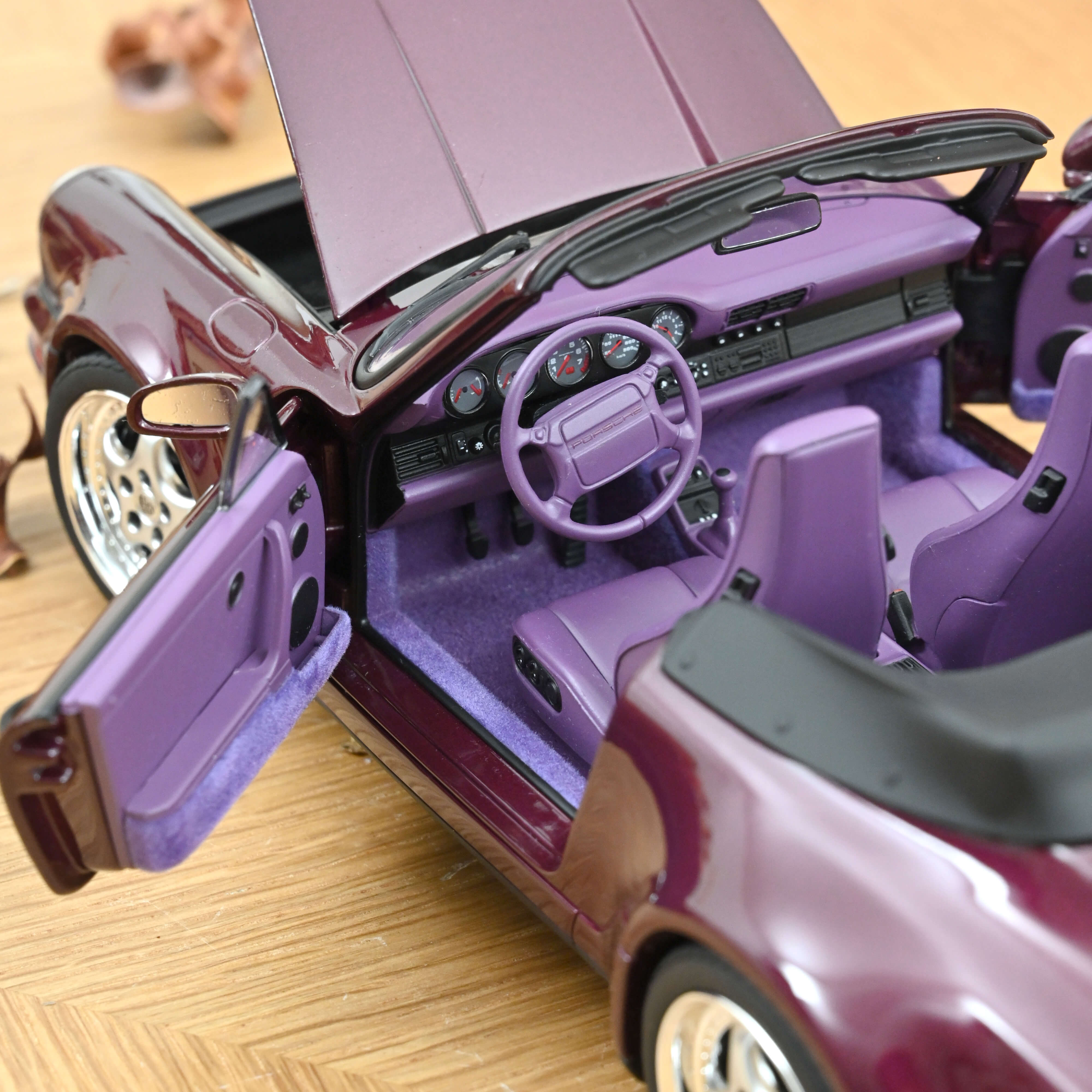 norev-porsche-911-turbo-look-cabriolet-1992-1-18-viola-ametista-metallizzato-200 image 4