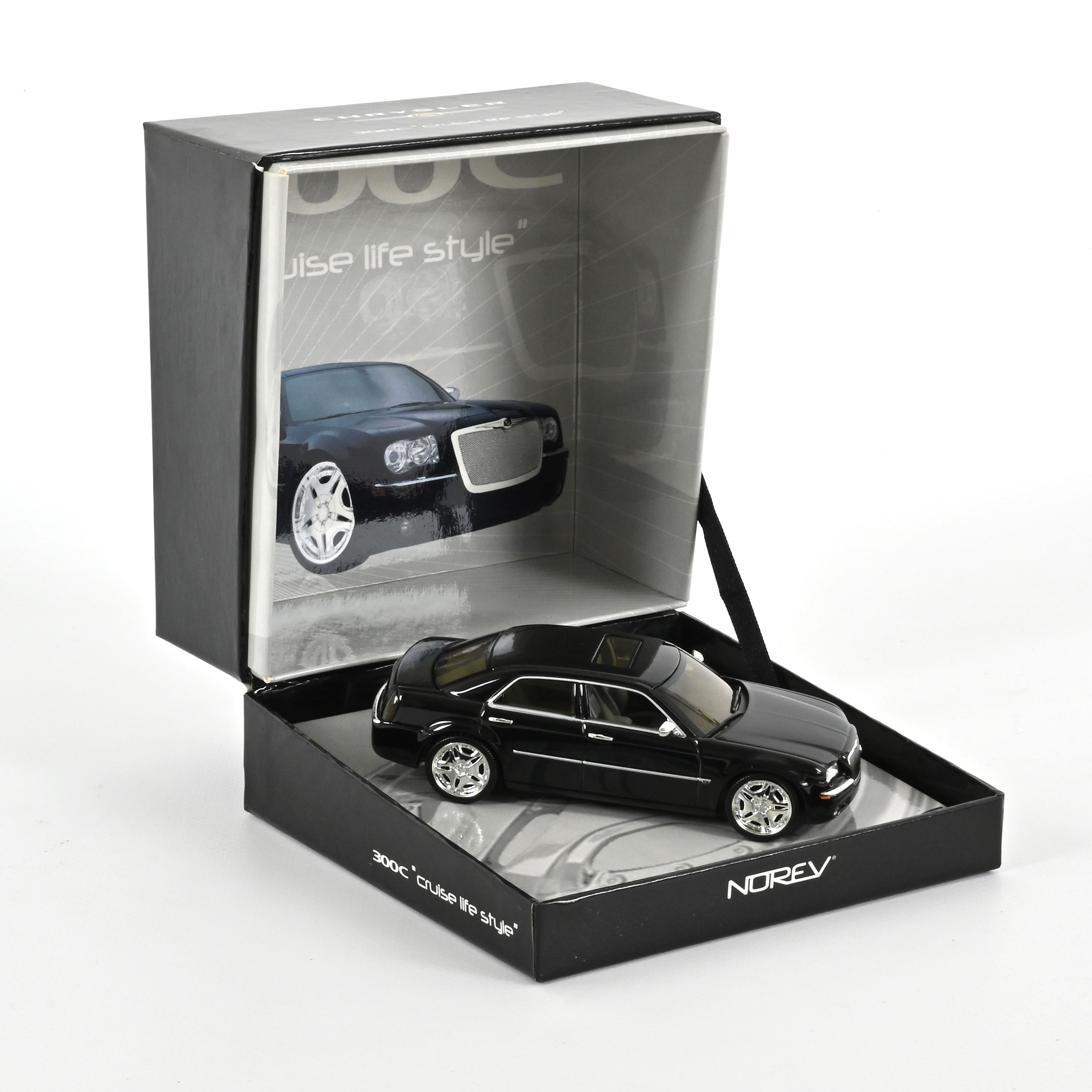 norev-chrysler-300-c-cruise-life-style-1-43-modellino-auto-die-cast image 1