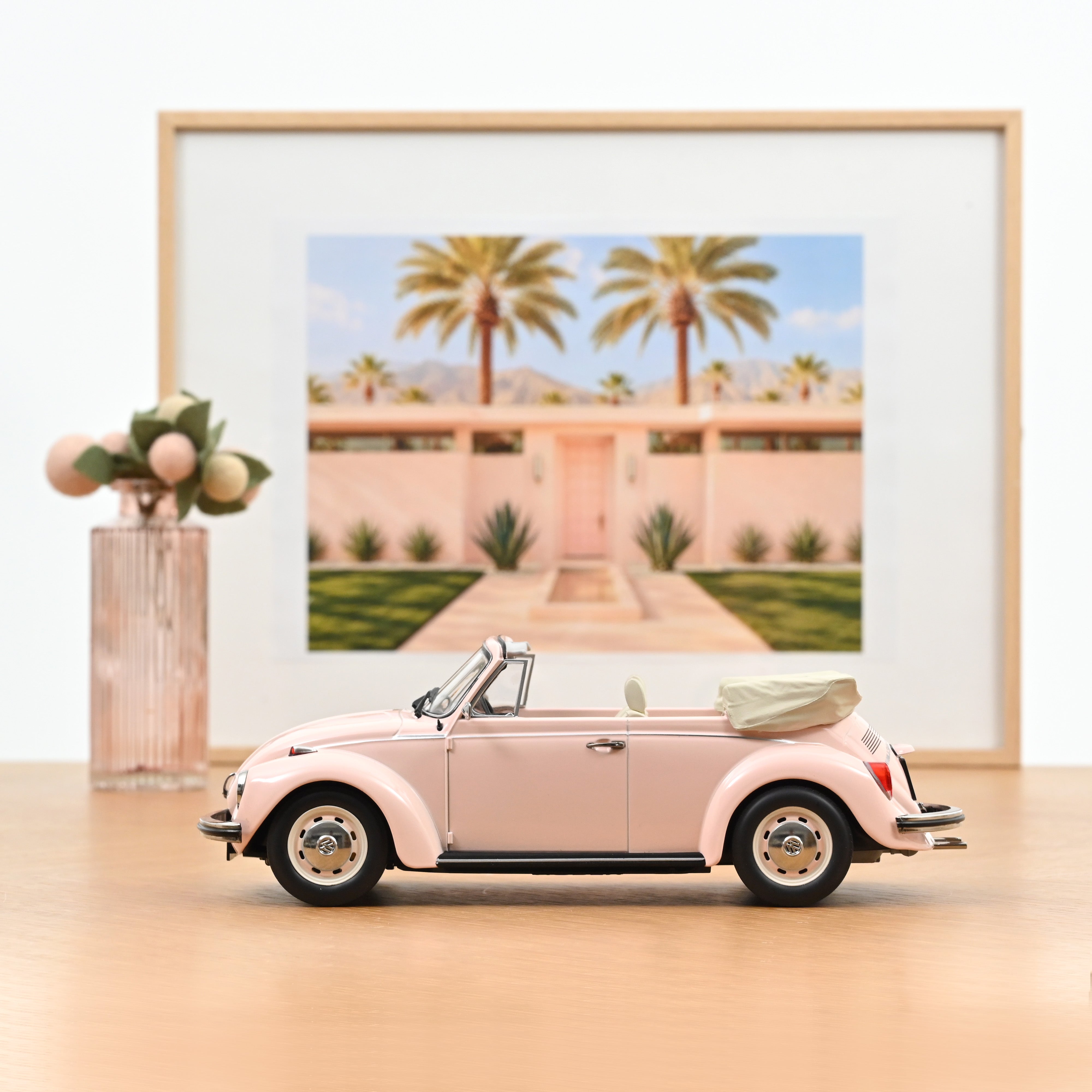 norev-vw-1303-maggiolino-cabriolet-1972-rosa-1-18-edizione-limitata-200-pcs image 3