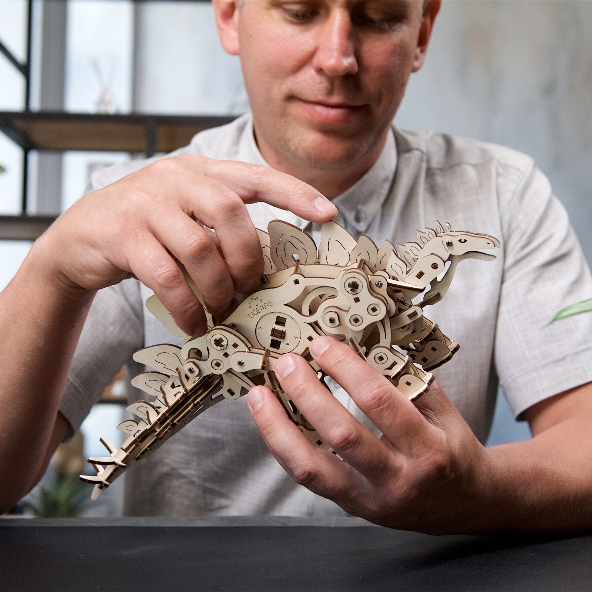 ugears-stegosaurus-modello-meccanico-in-legno-3d-da-costruire image 7