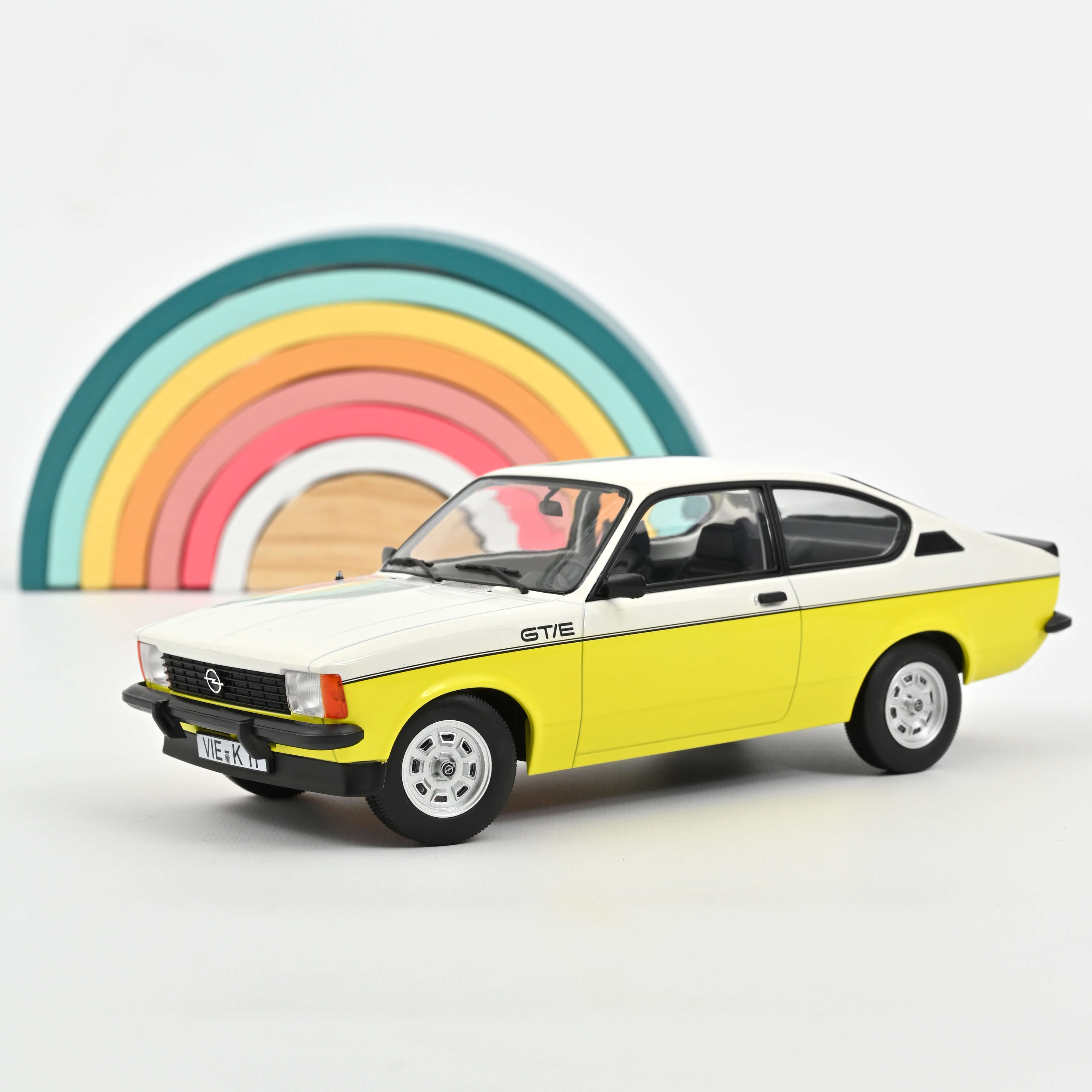 norev-opel-kadett-gt-e-1977-modellino-auto-1-18-bianco-e-giallo image 1
