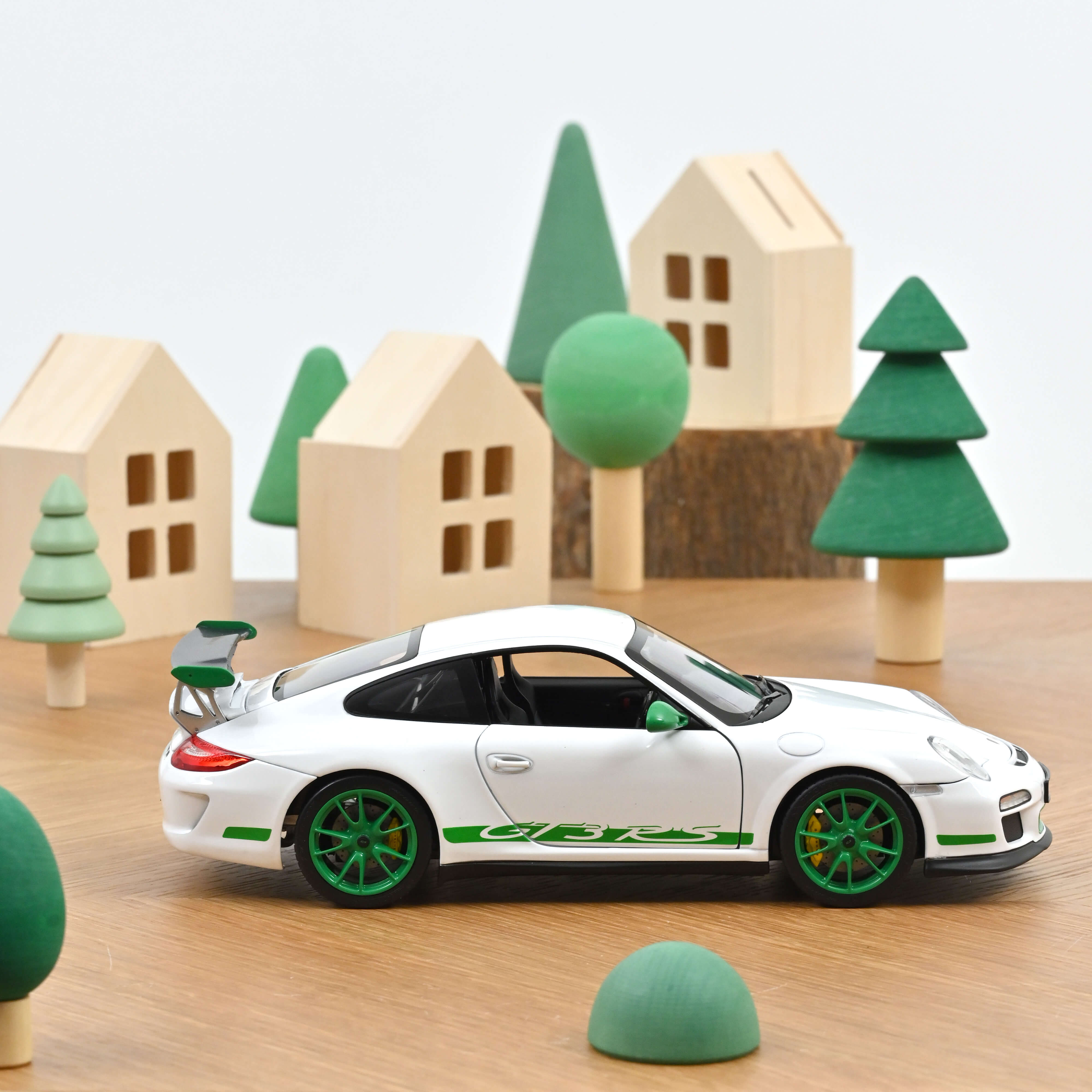 norev-porsche-911-gt3-rs-997-2009-modellino-auto-1-18-bianco-verde-python-300pz image 4