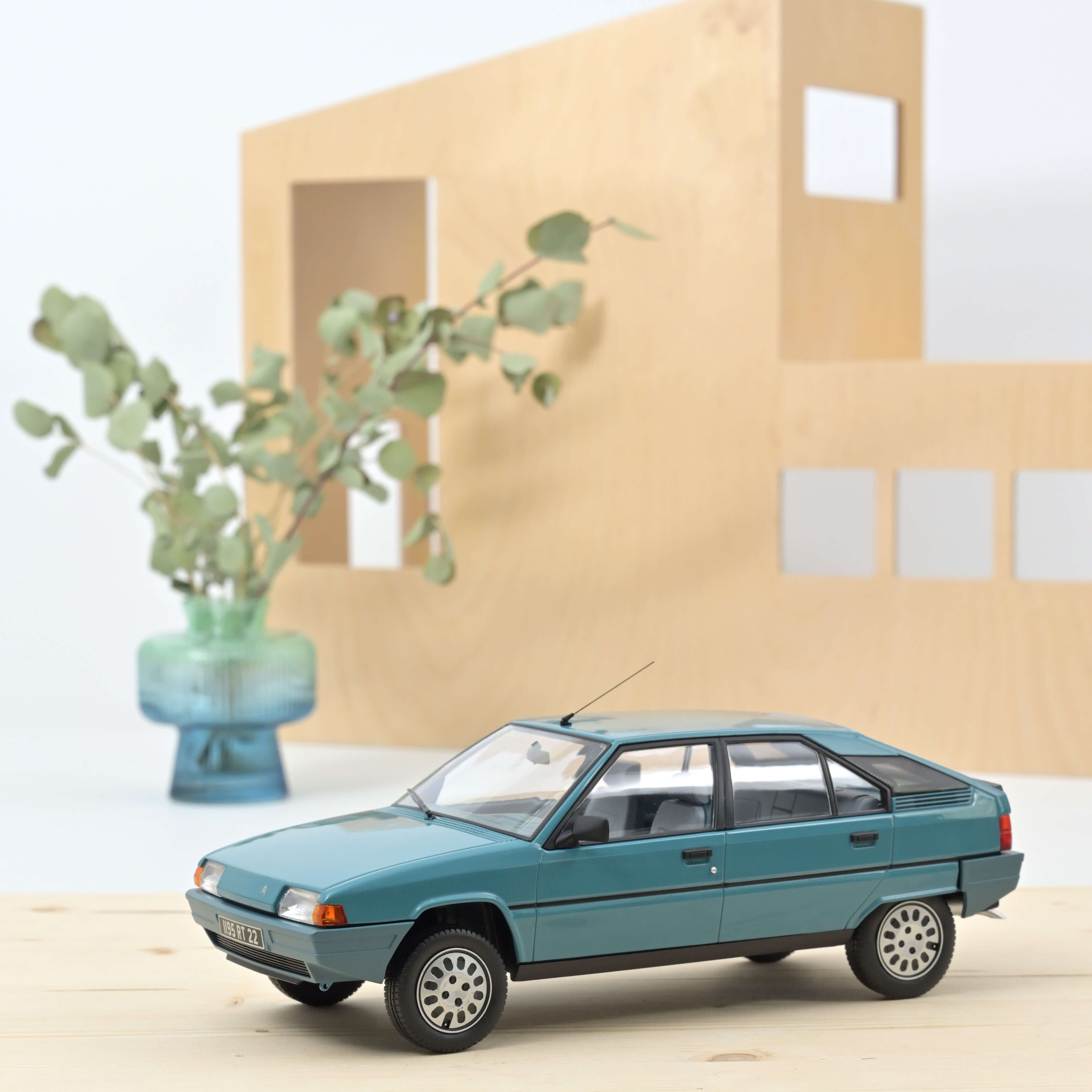 norev-citro-n-bx-16-trs-1983-bleu-lagune-1-18-modellino-auto-300-pz image 3