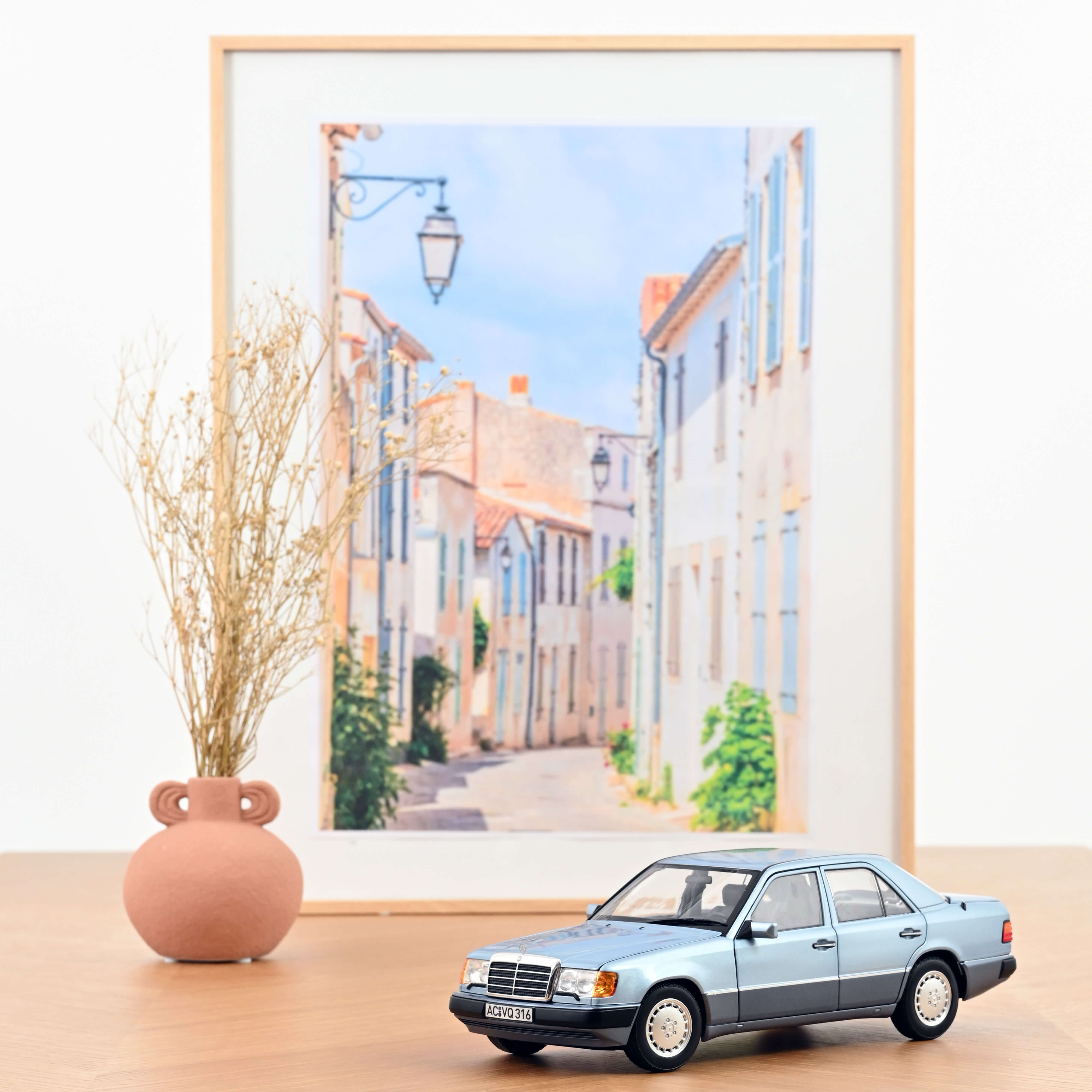 norev-mercedes-benz-230-e-1990-berlina-1-18-blu-chiaro-metallizzato image 1