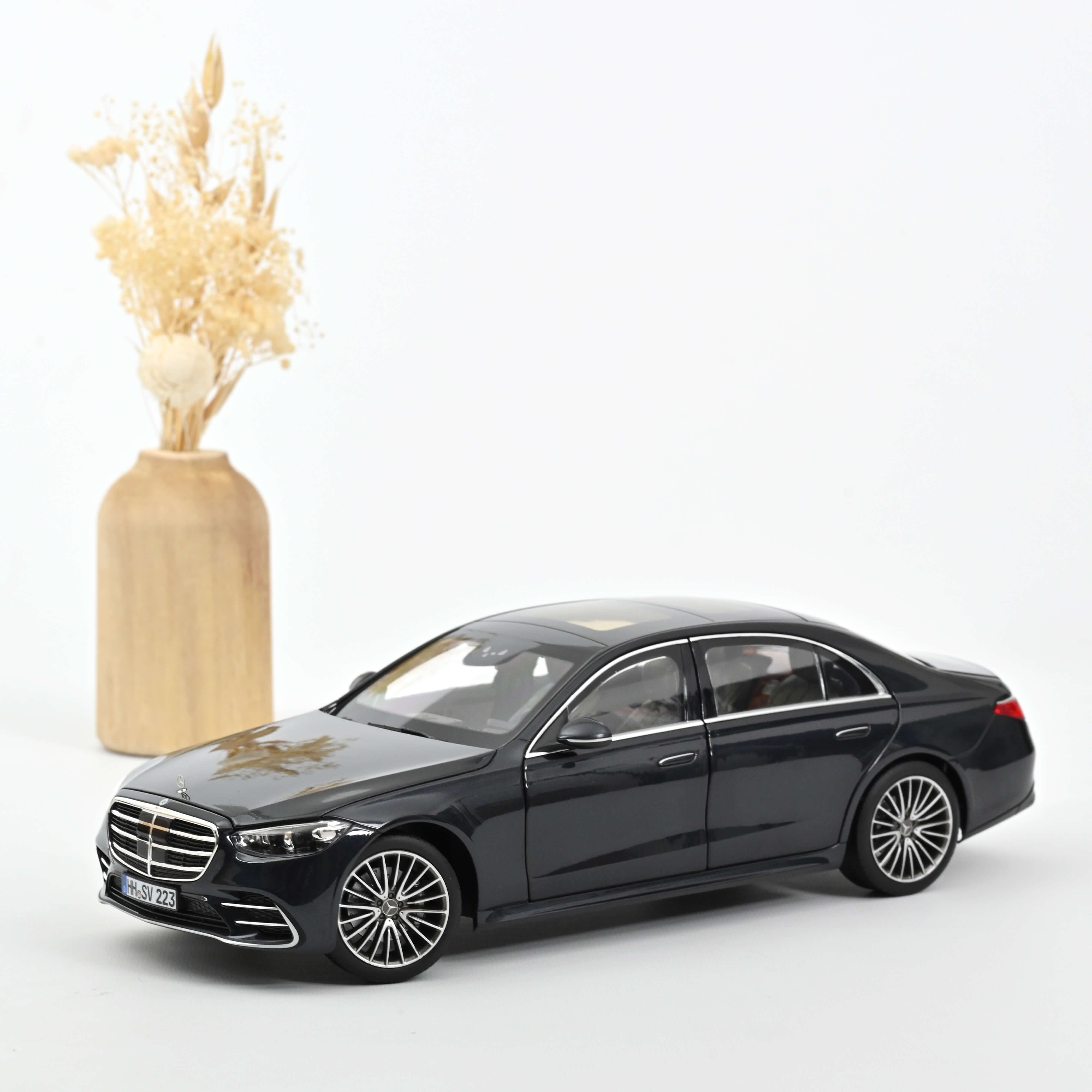norev-mercedes-benz-classe-s-amg-line-2021-blu-antracite-metallizzato-1-18 image 1