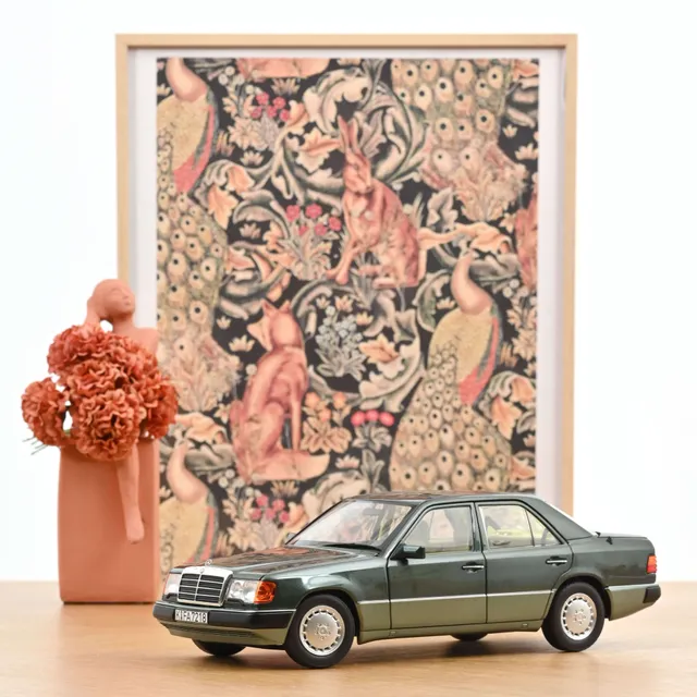 norev-mercedes-benz-230-e-1990-verde-notte-metallizzato-1-18 image 1