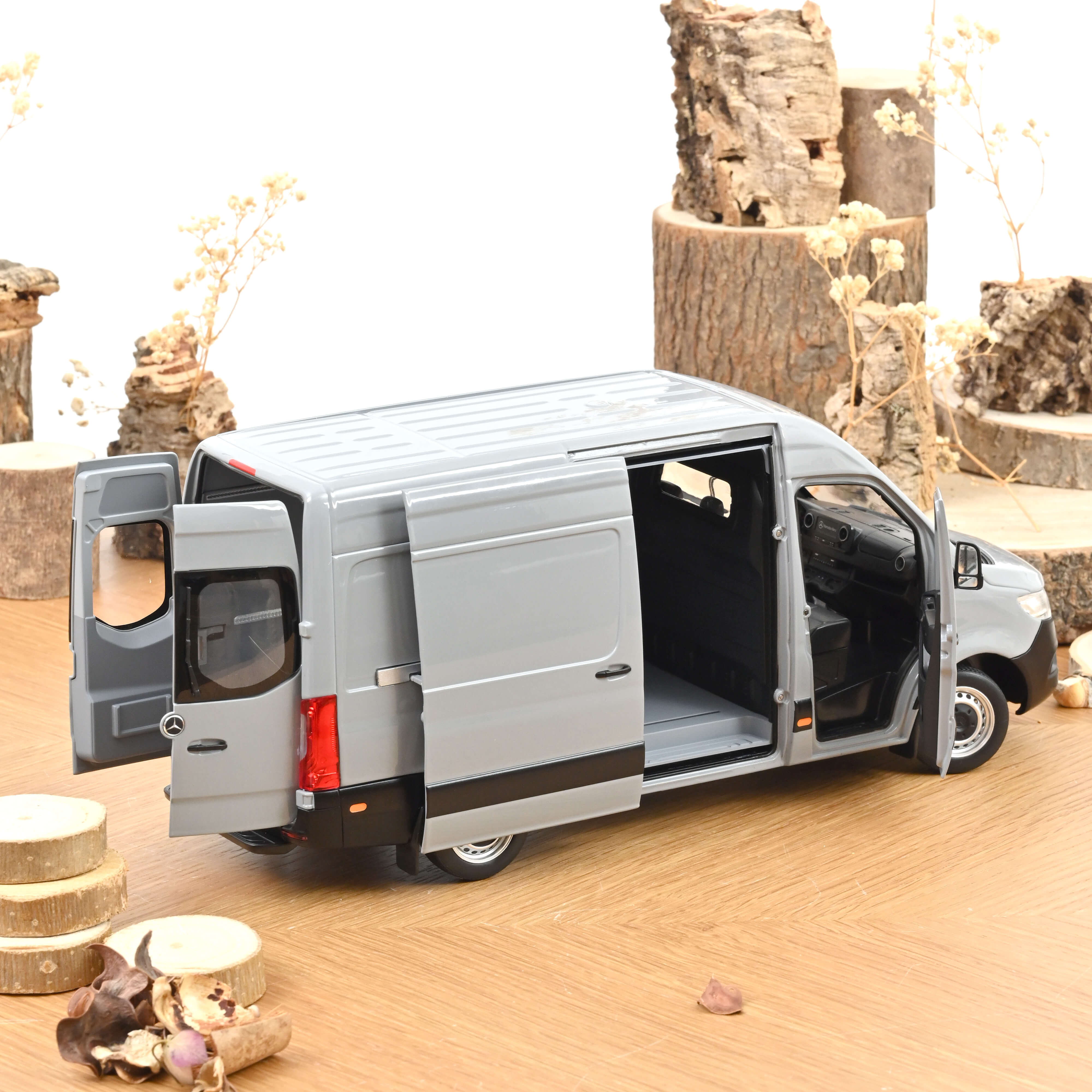 norev-mercedes-benz-sprinter-2018-modellino-furgone-1-18-grigio image 2