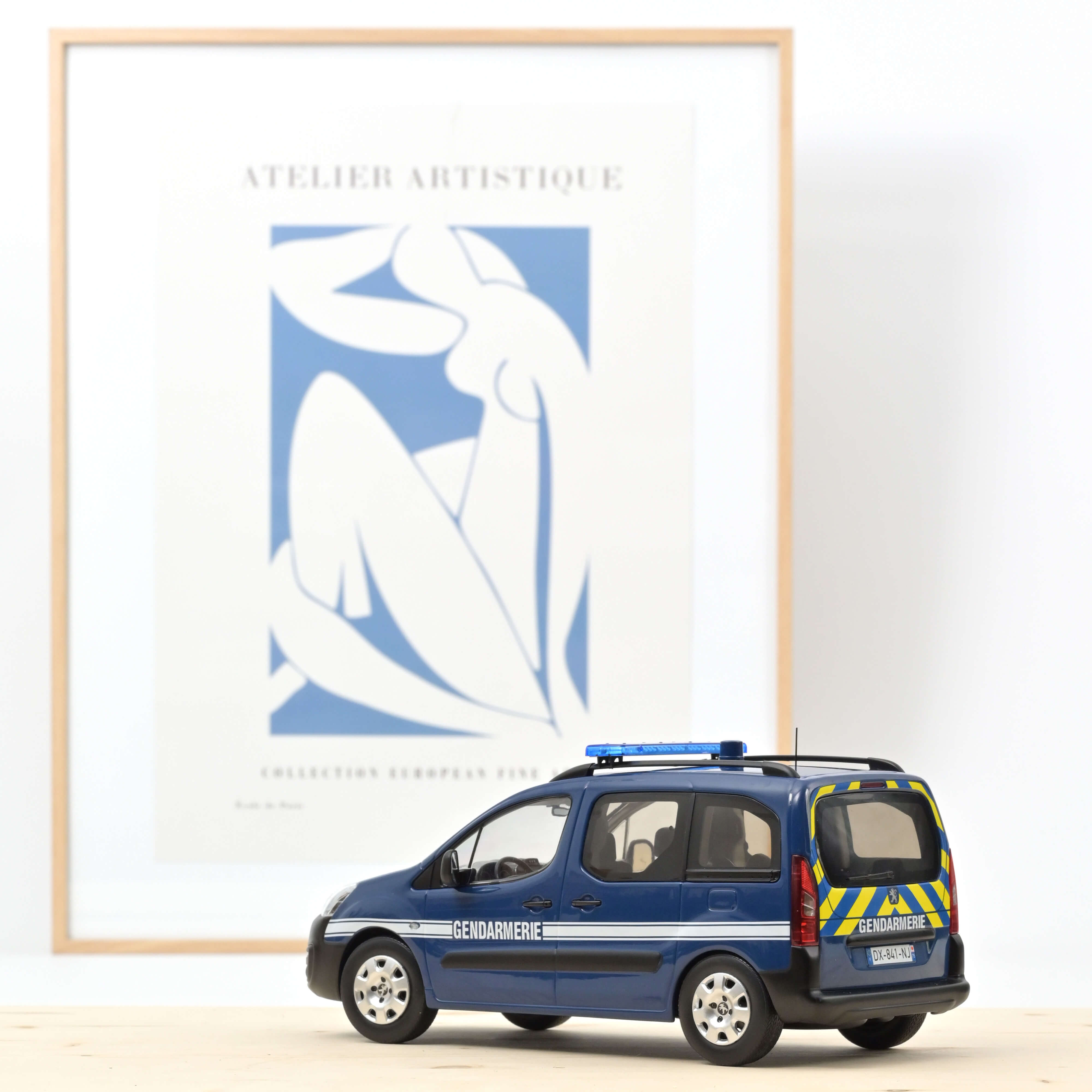 norev-peugeot-partner-2016-gendarmerie-1-18-modellino-die-cast-blu-e-giallo image 2